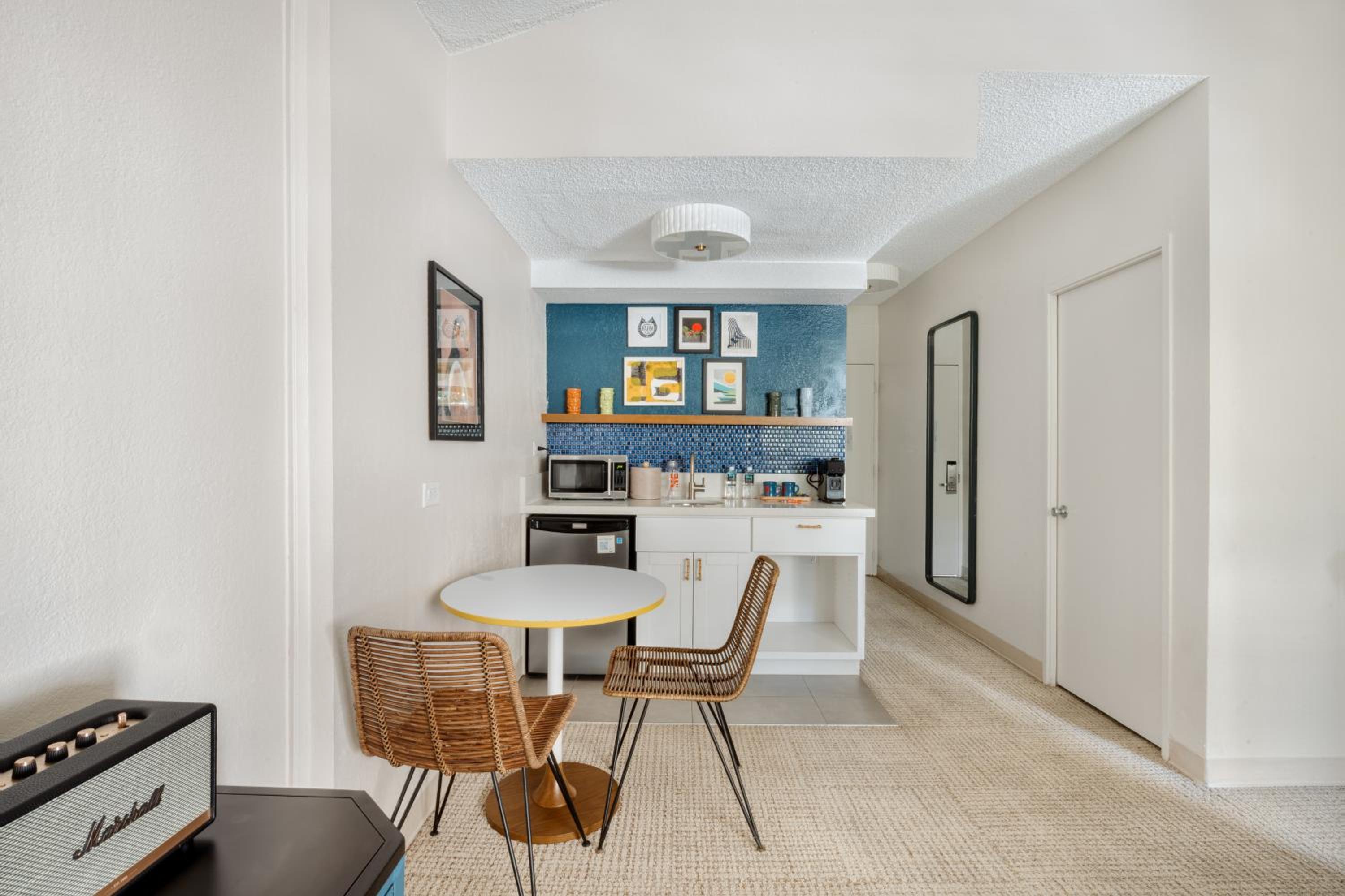 One-Bedroom Bungalow - Photo 6