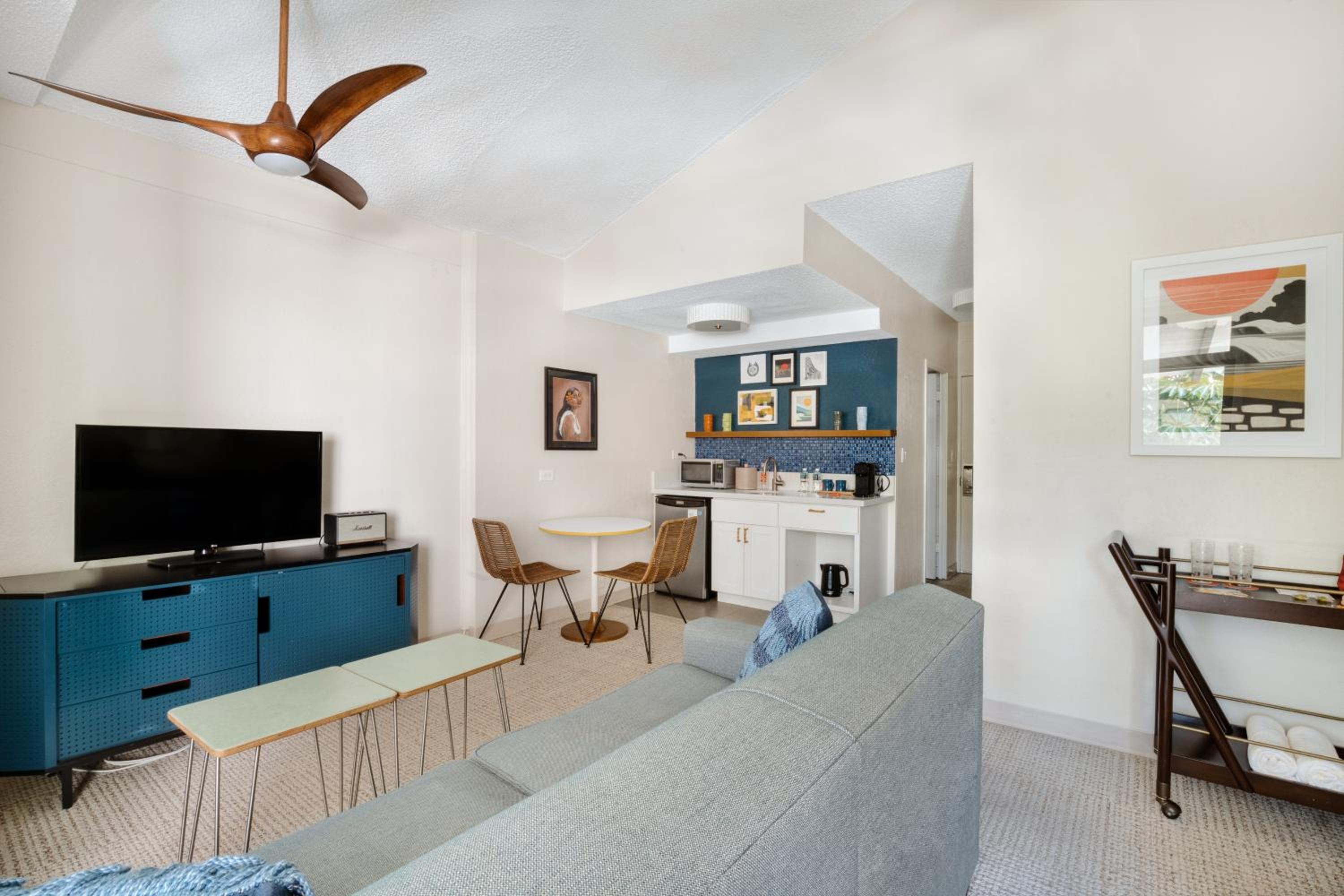 One-Bedroom Bungalow - Photo 9