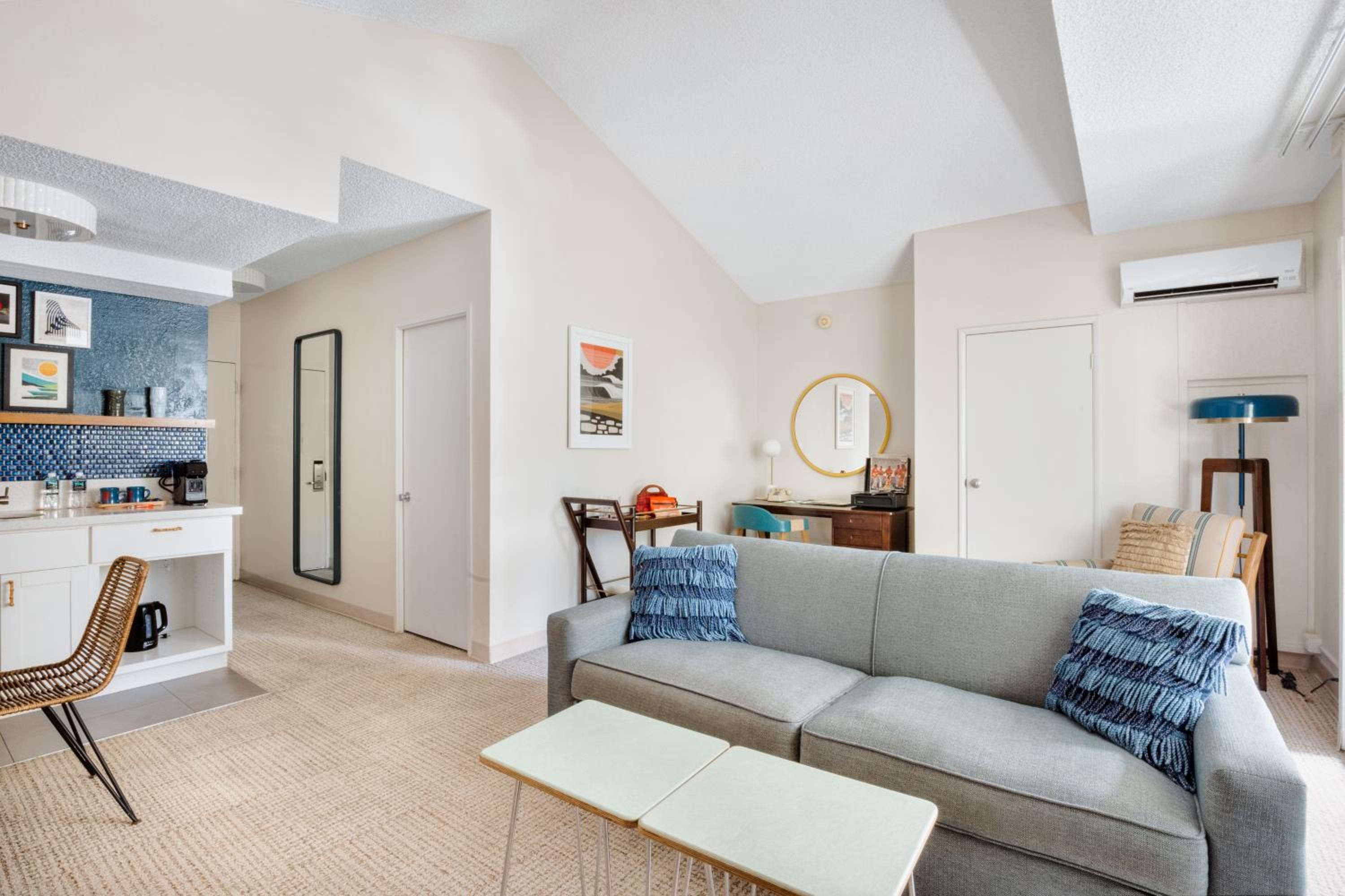 One-Bedroom Bungalow - Photo 4