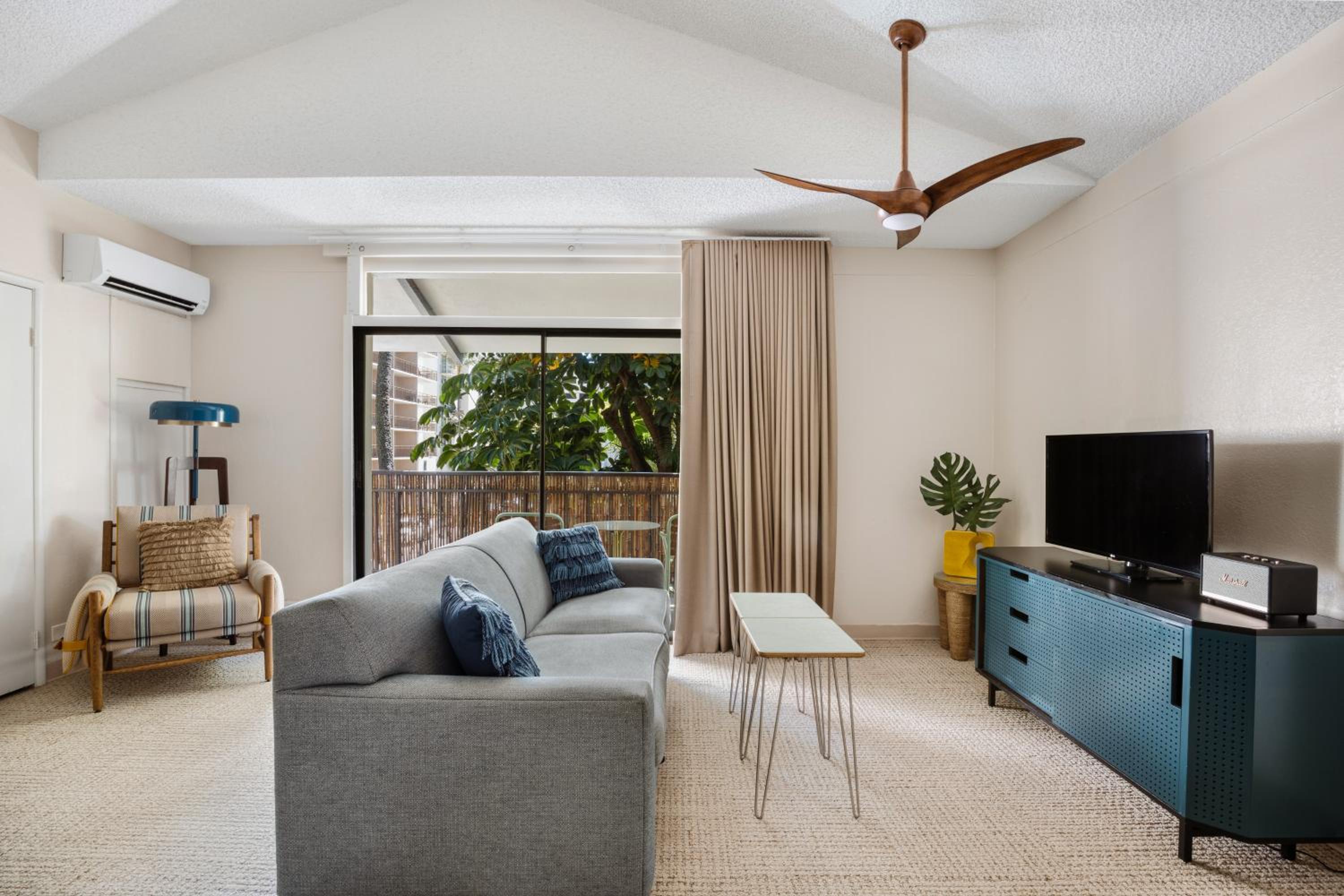 One-Bedroom Bungalow - Photo 3