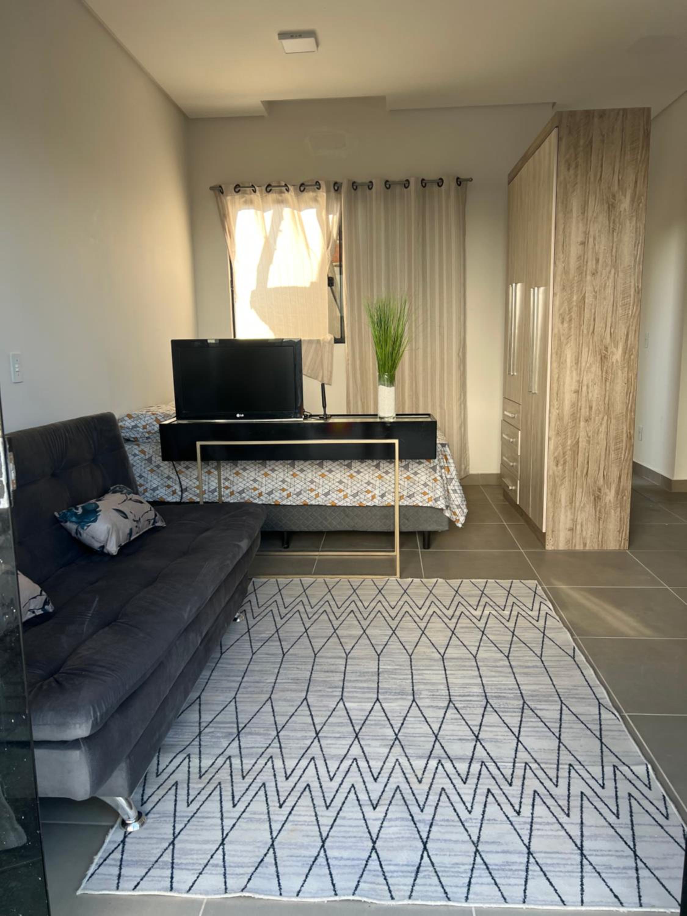 One-Bedroom Apartment photo 1