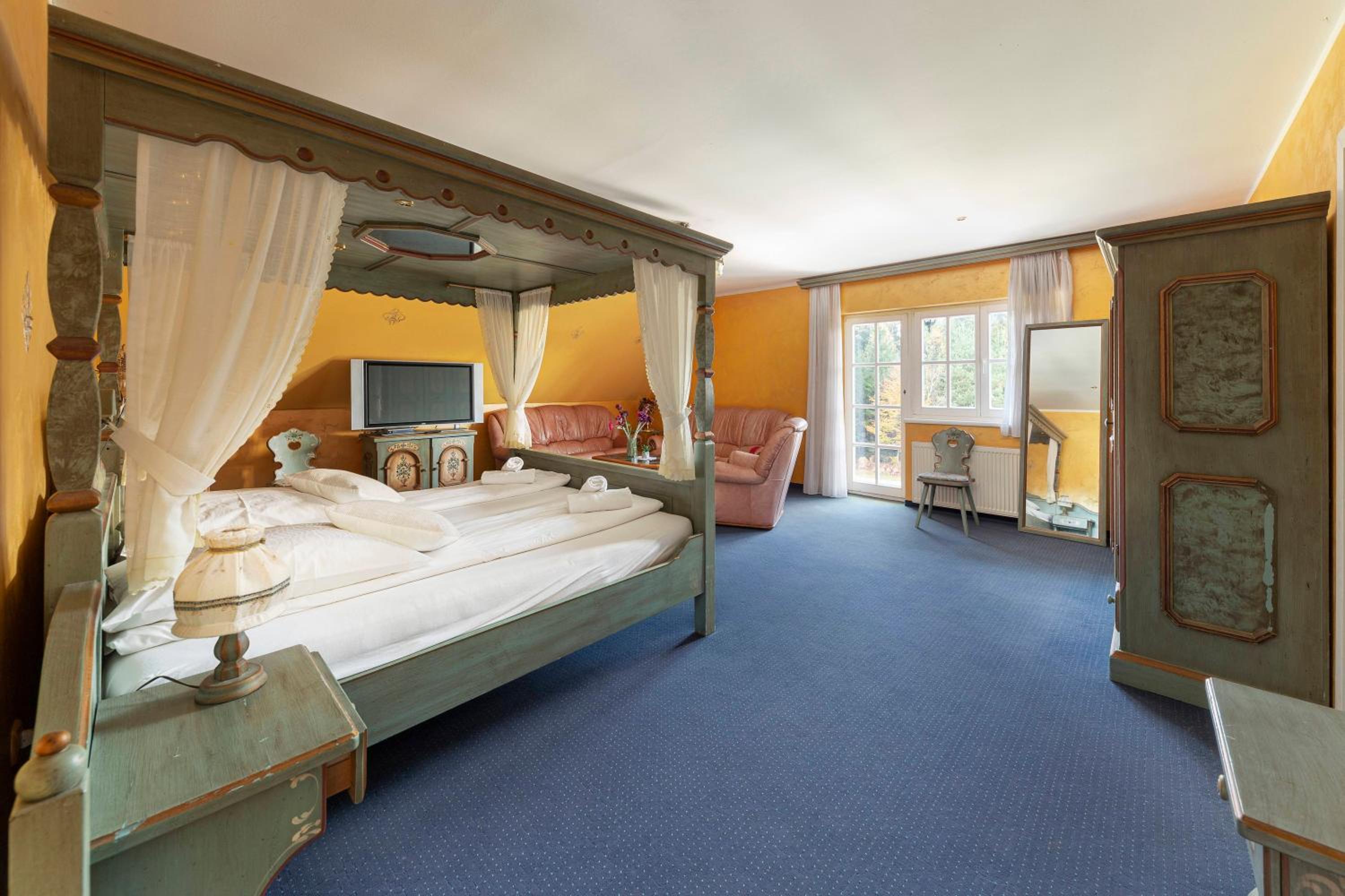 King Suite With Balcony photo 2