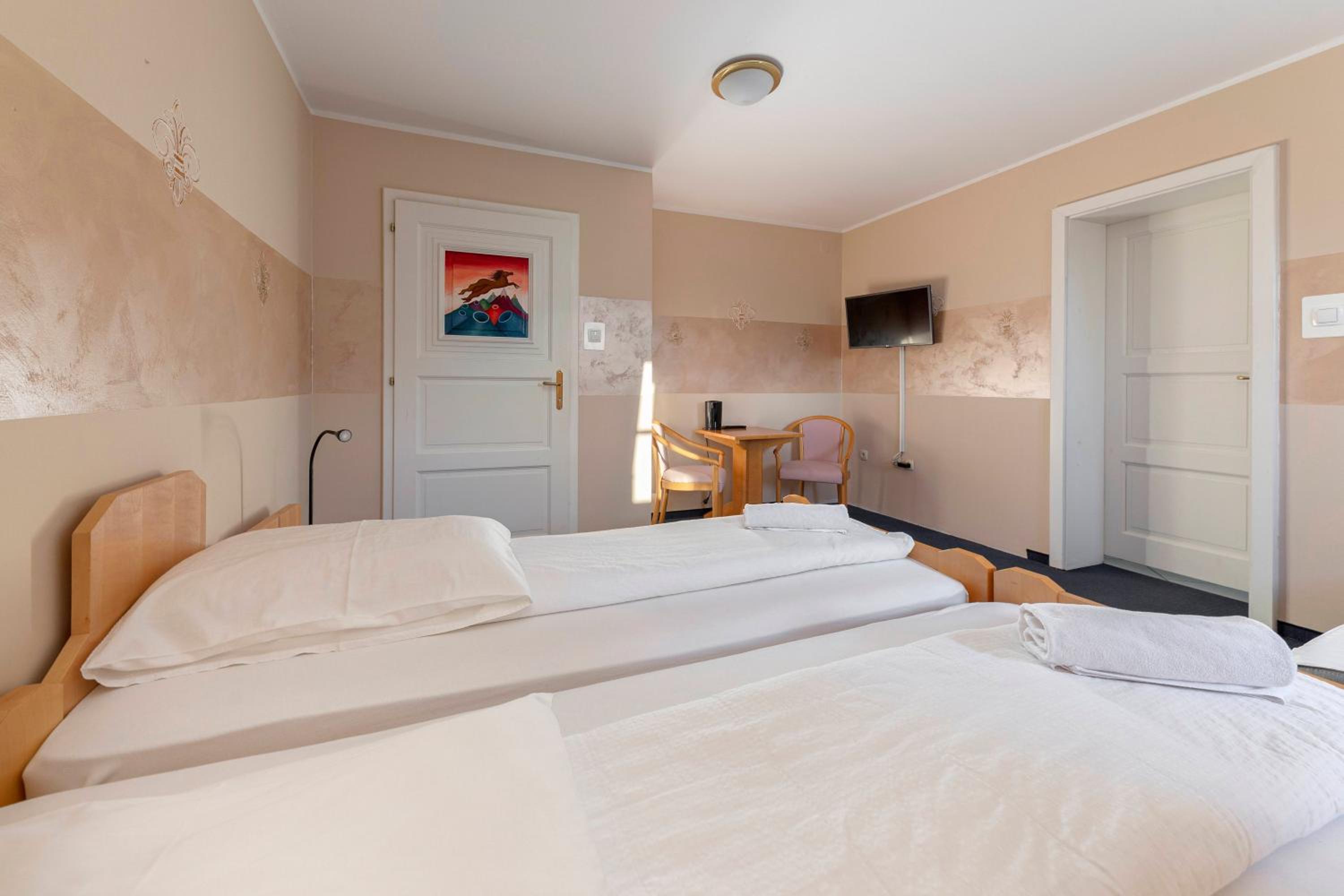 Triple Room With Private Bathroom photo 2