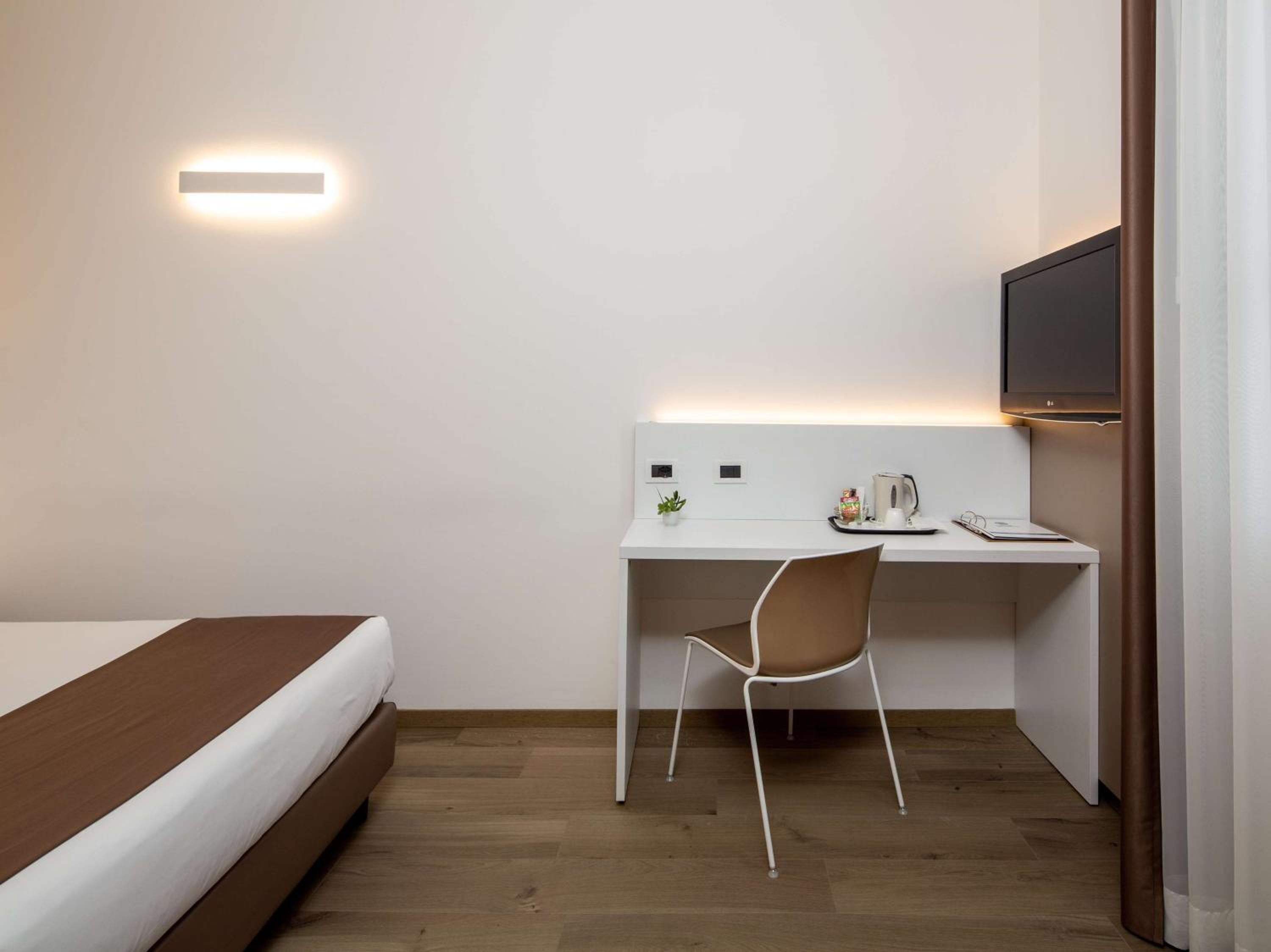 Business Double Room - Photo 10