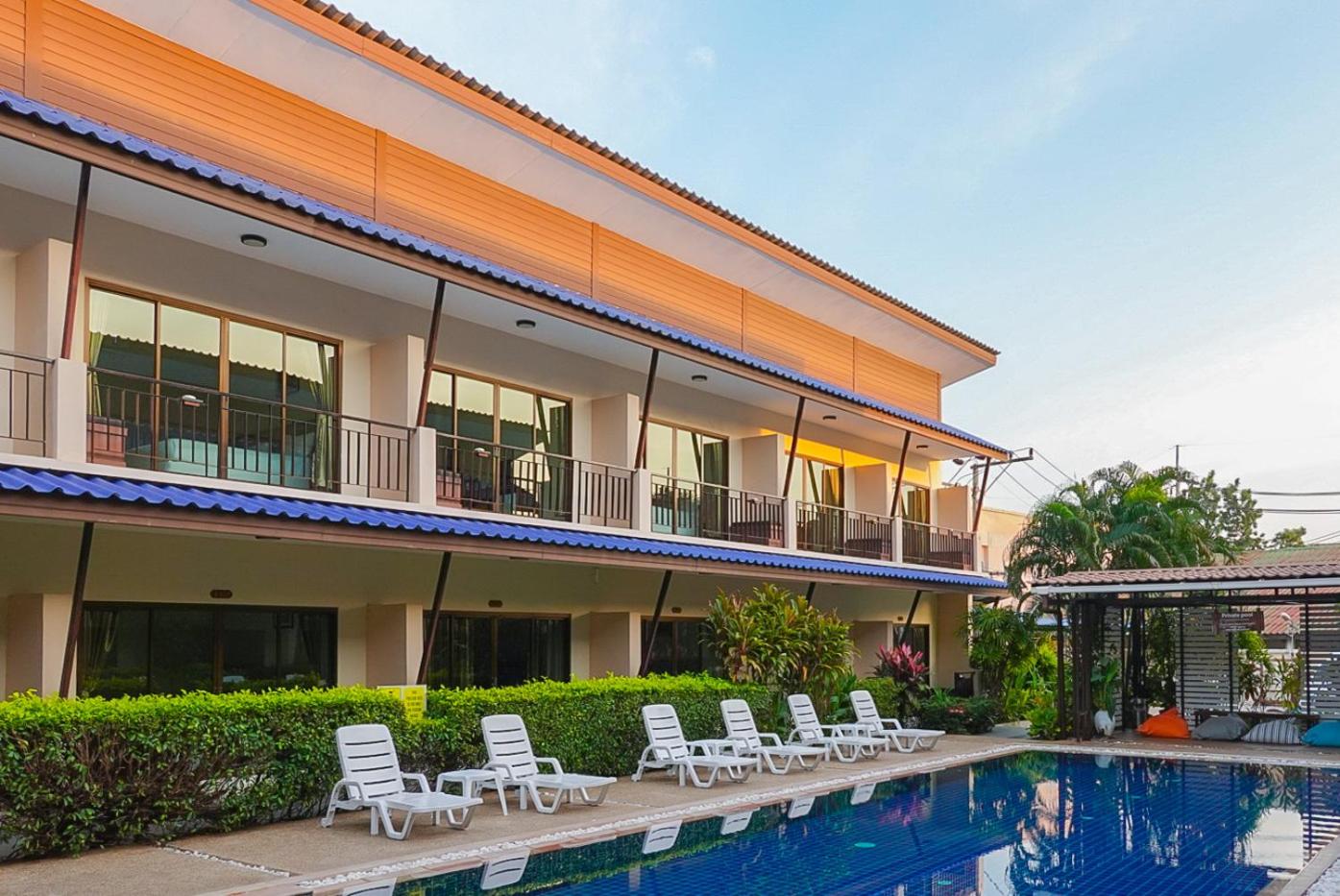 Double Room with Pool View - Photo 8