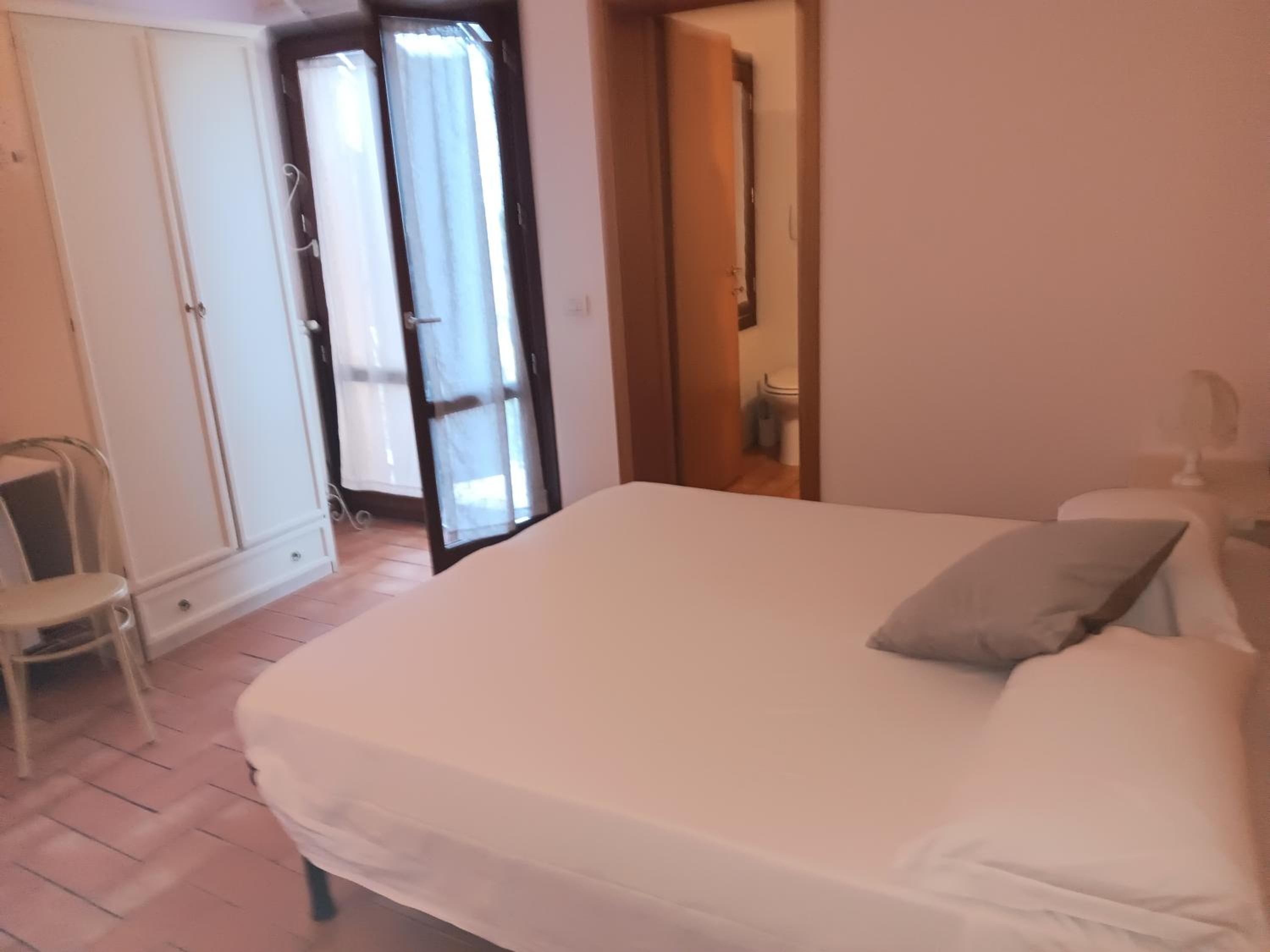 Double Room with Private Bathroom photo 3