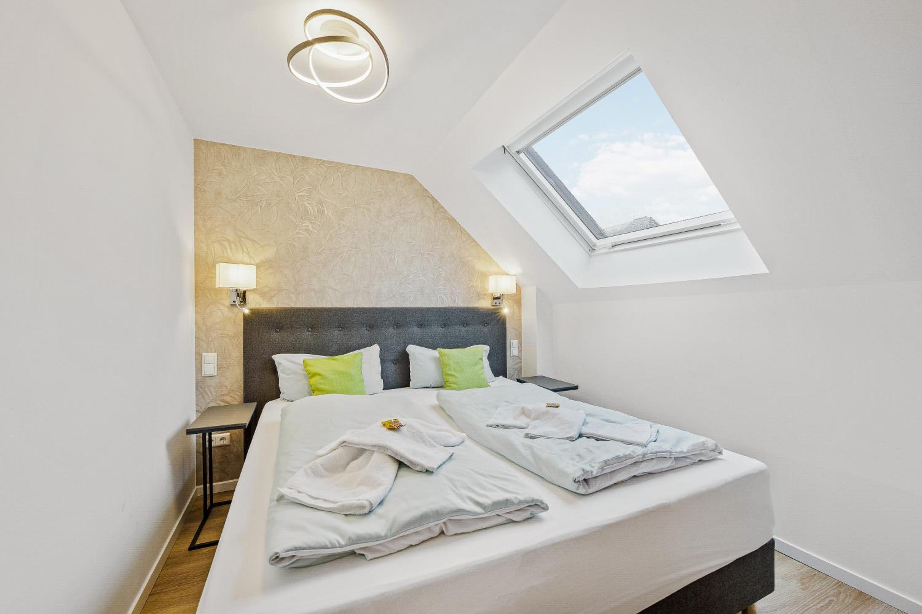Large Double Room - Photo 1