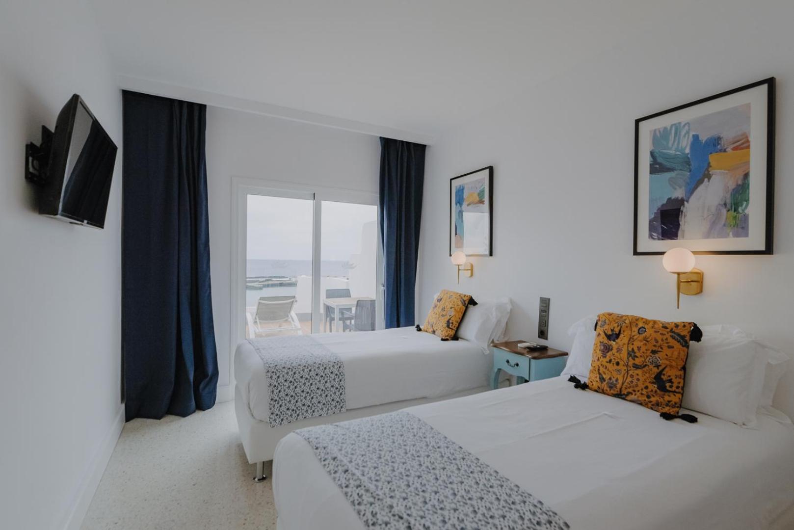 Superior Suite with Sea View thumbnail 5
