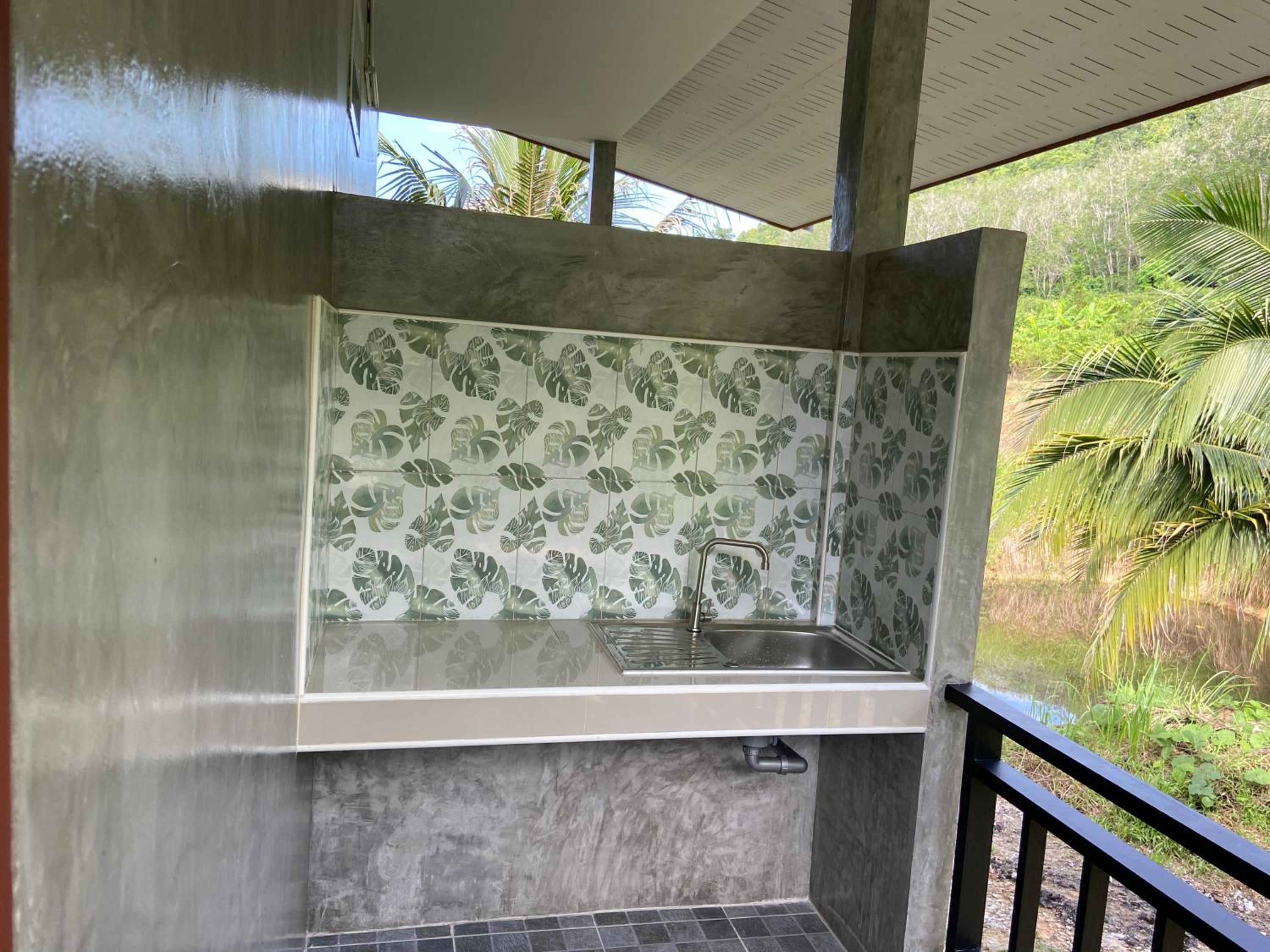 Queen Room with Garden View - Photo 9