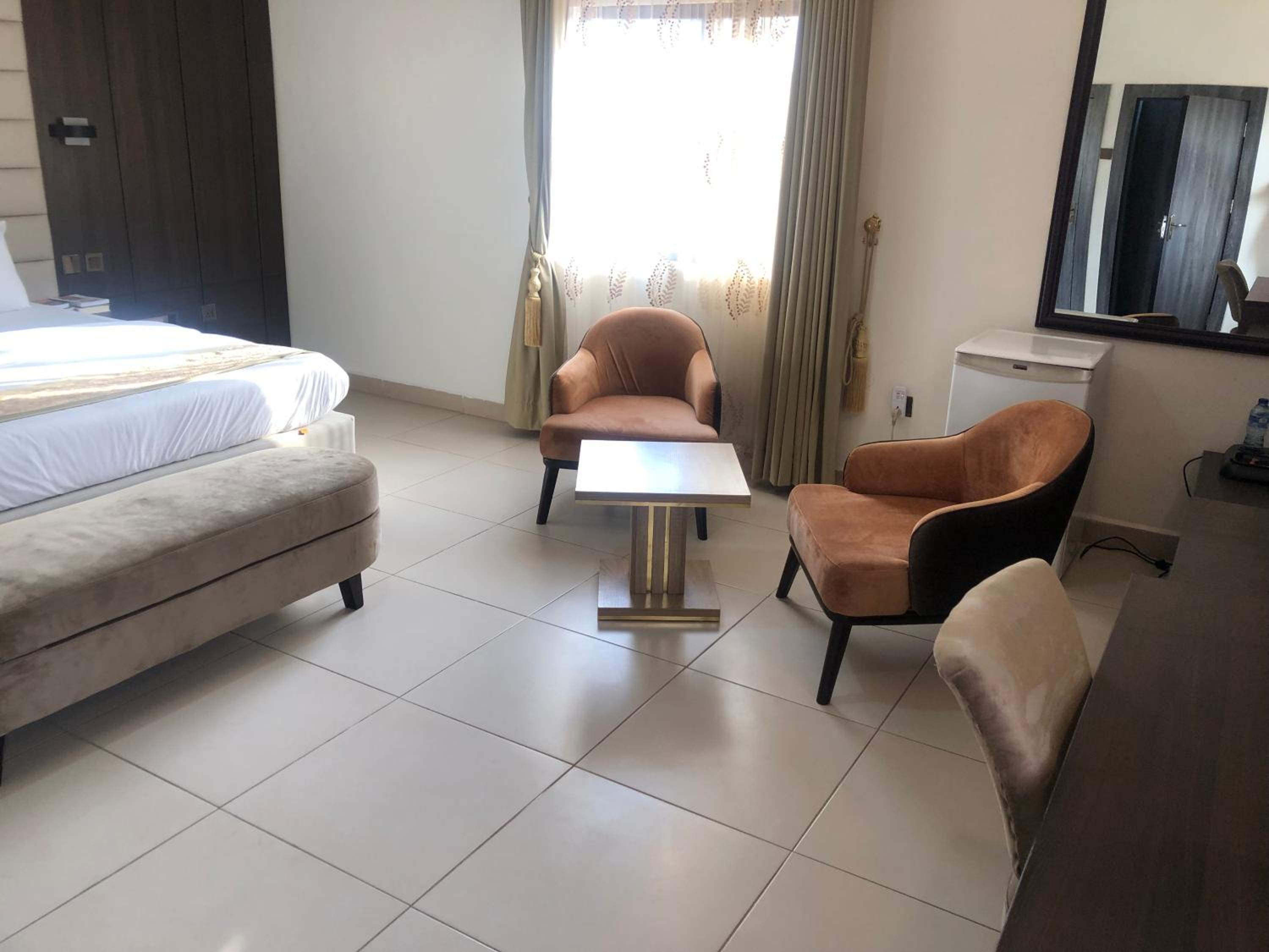 Executive Suite - Photo 1
