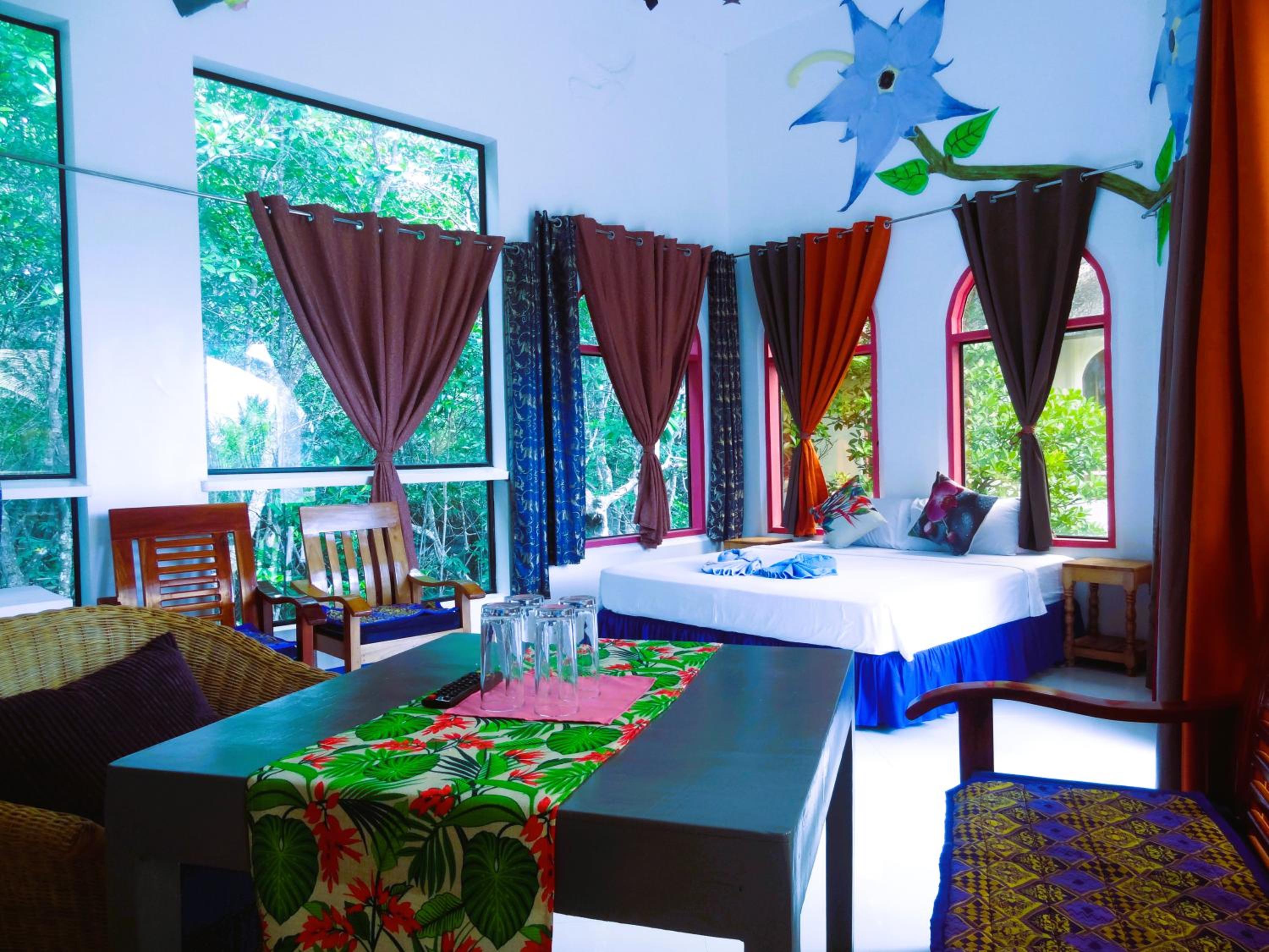 Deluxe King Suite - Photo 1