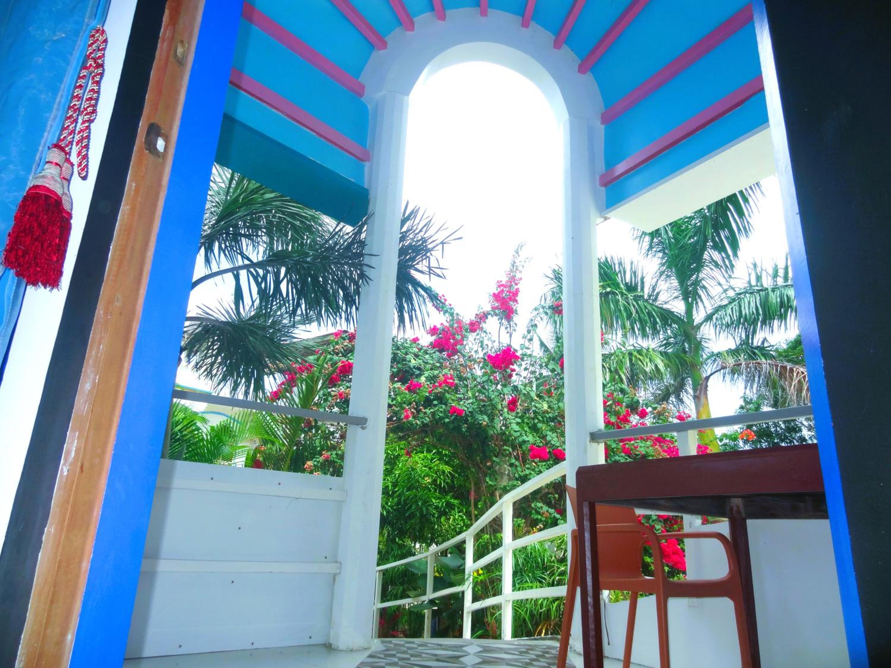 Deluxe King Suite - Photo 6