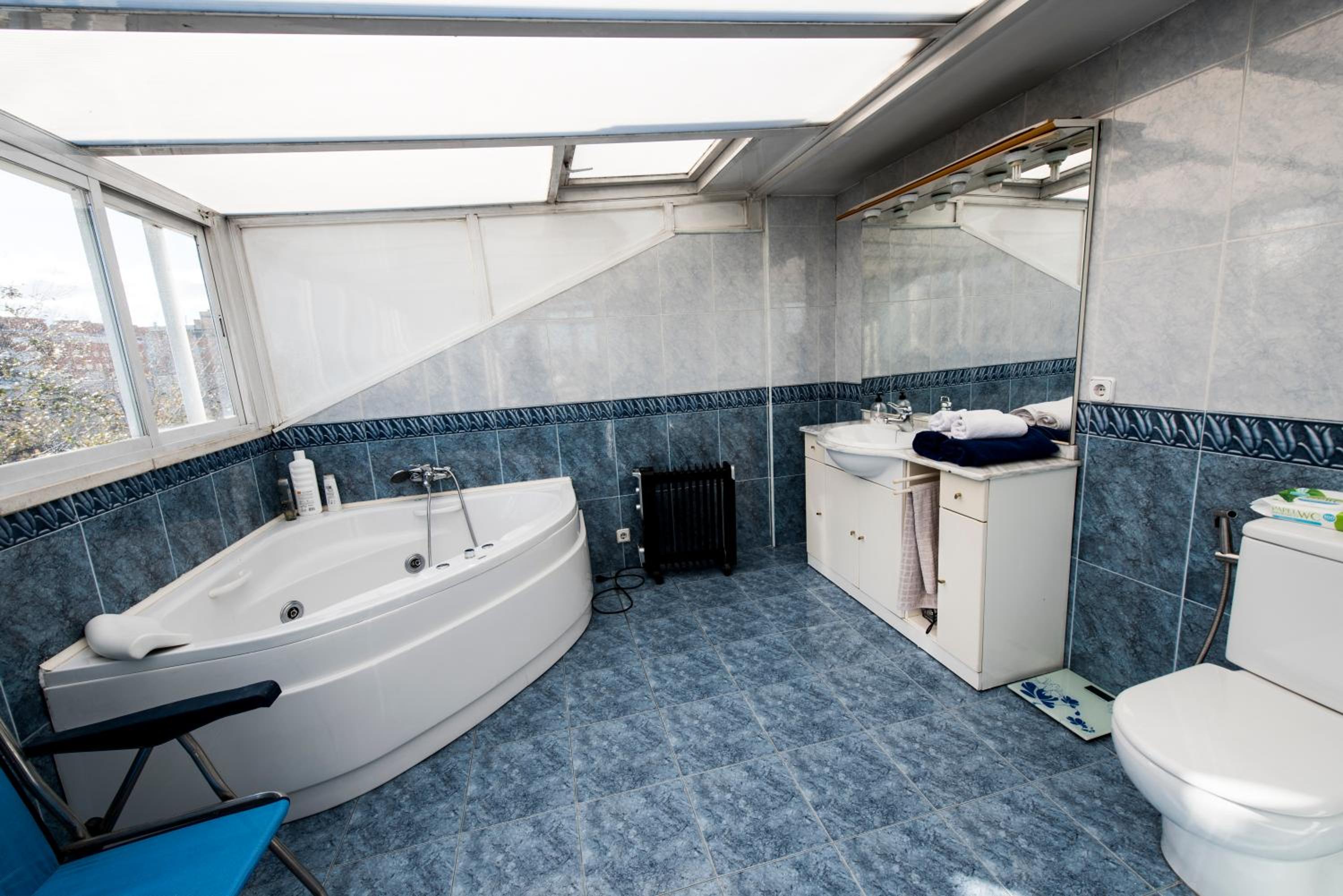 Family Room With Private Bathroom photo 3