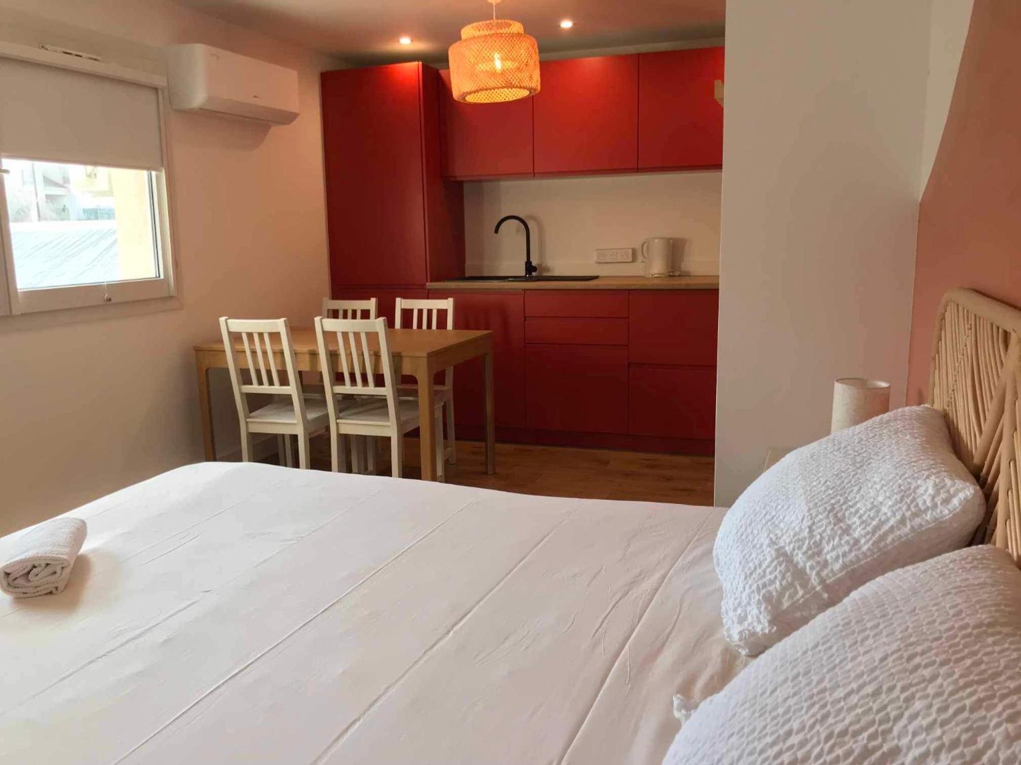 Studio Apartment - Photo 3
