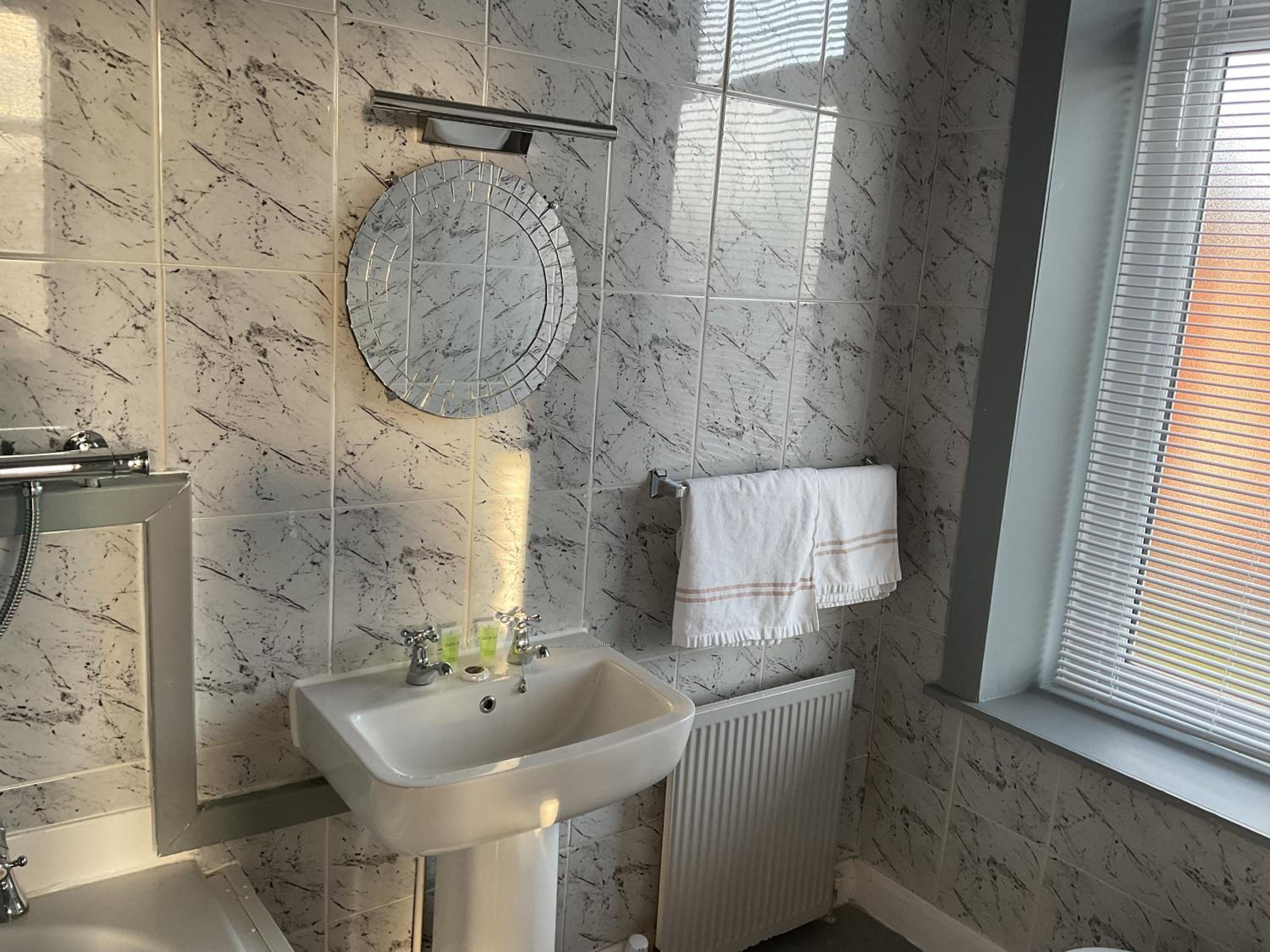 Double Room - Photo 6