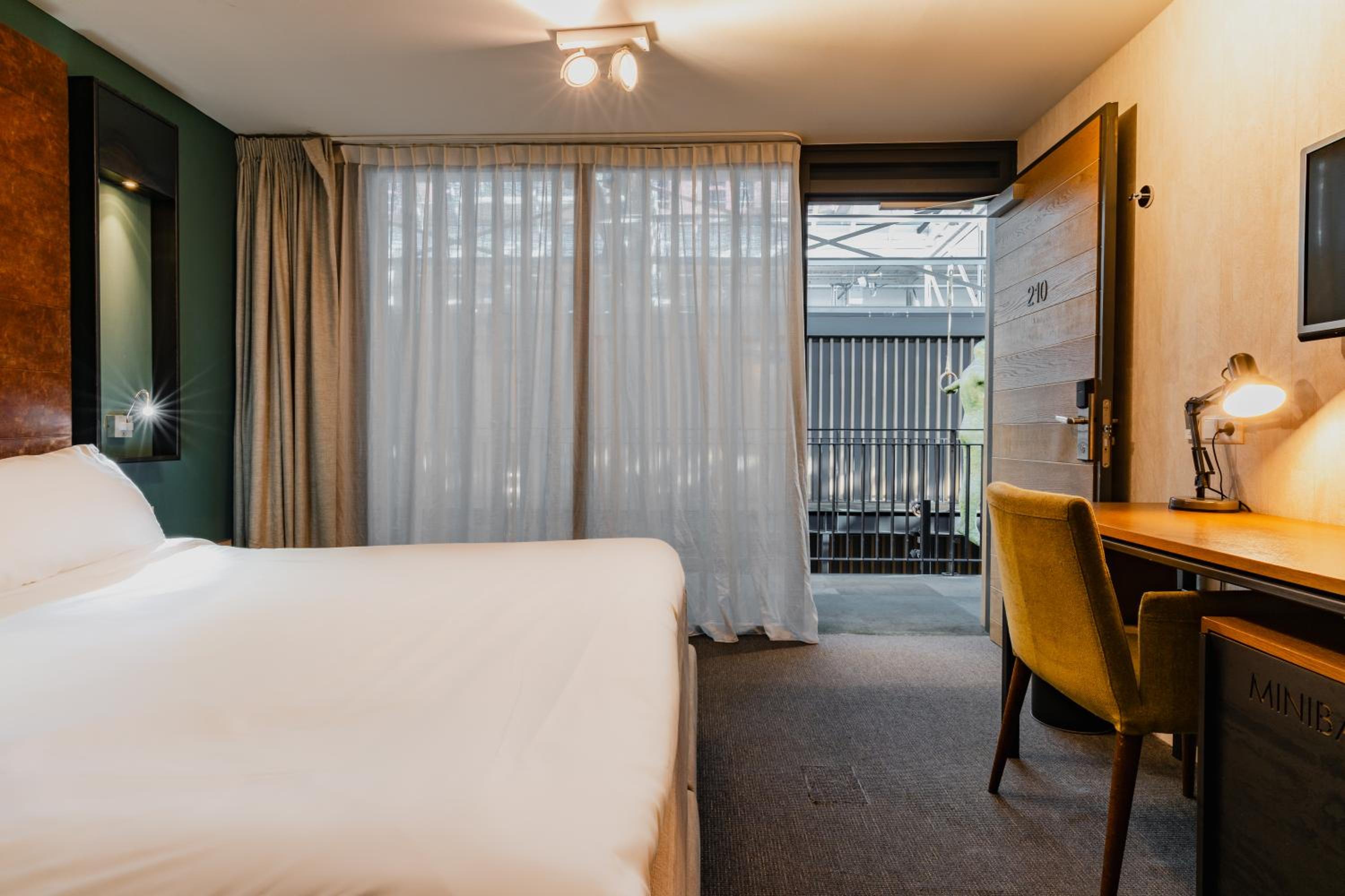 Deluxe Double or Twin Room thumbnail 5