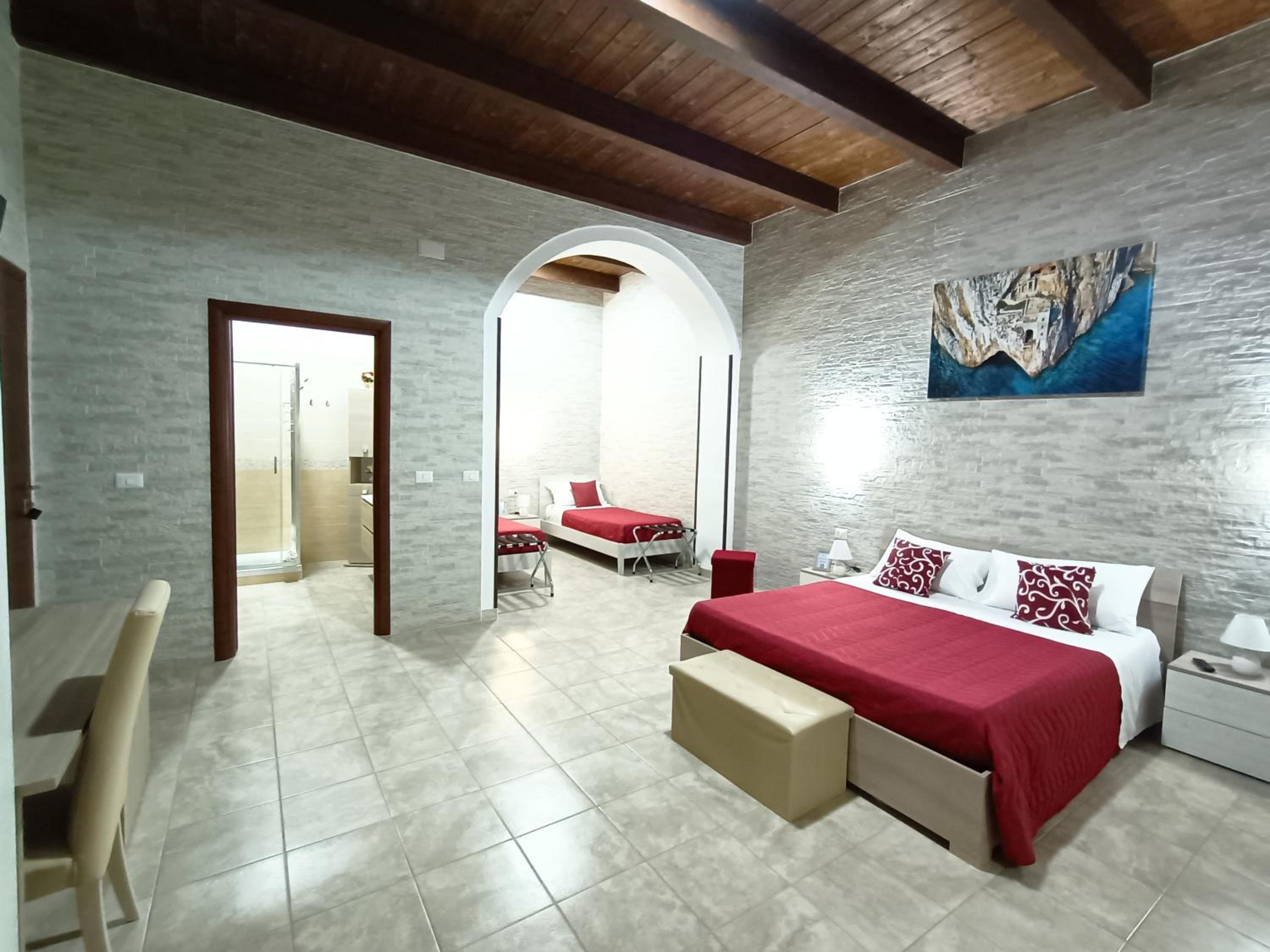Deluxe Quadruple Room - Photo 1