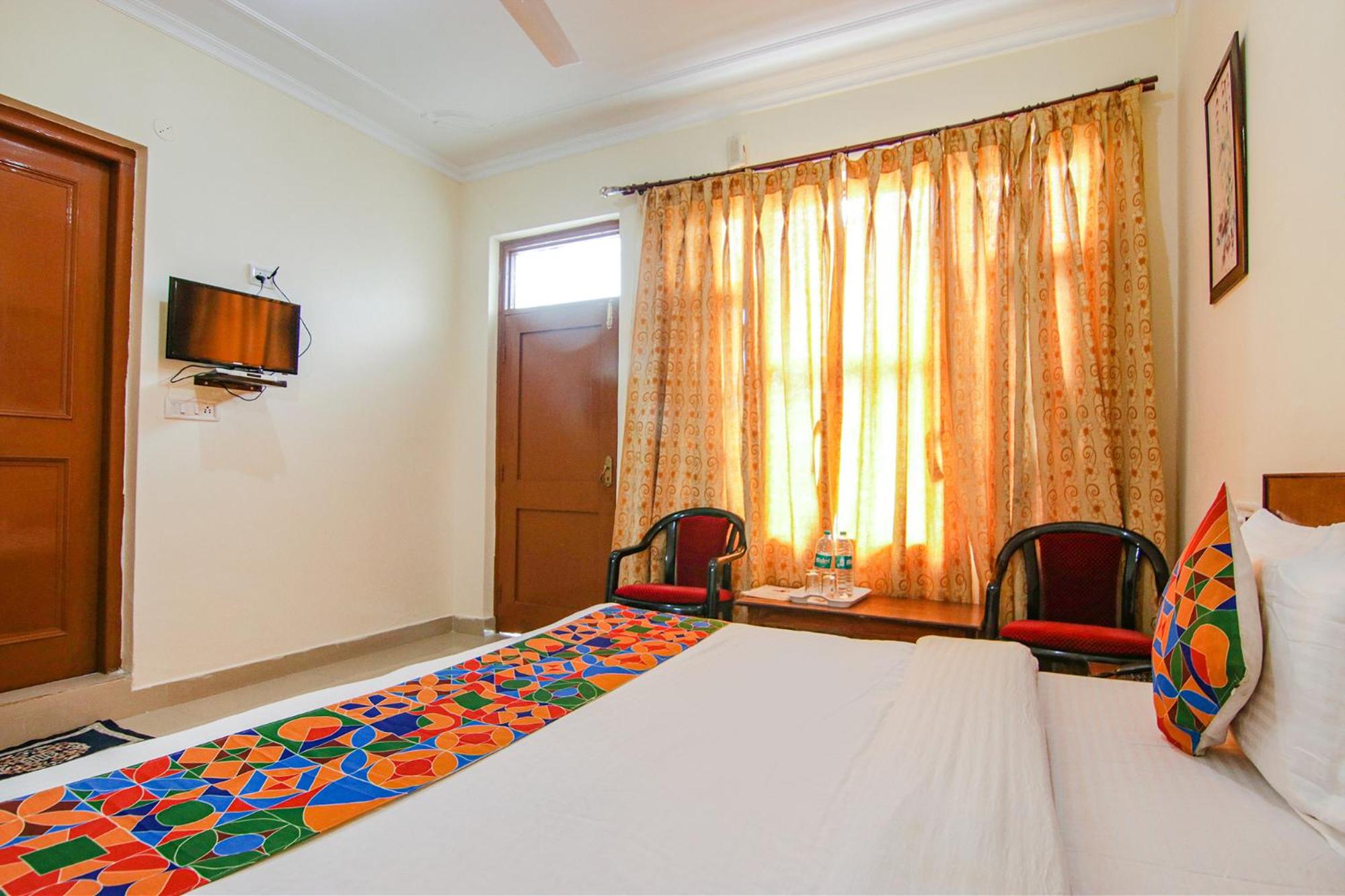 Double Room with Balcony - Photo 7