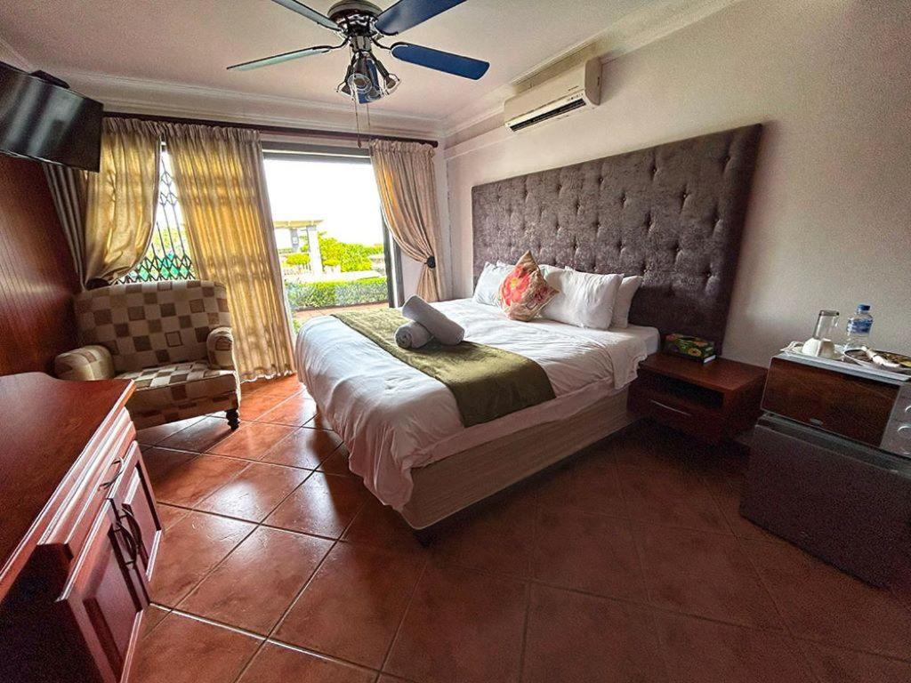 Comfort Queen Room photo 1