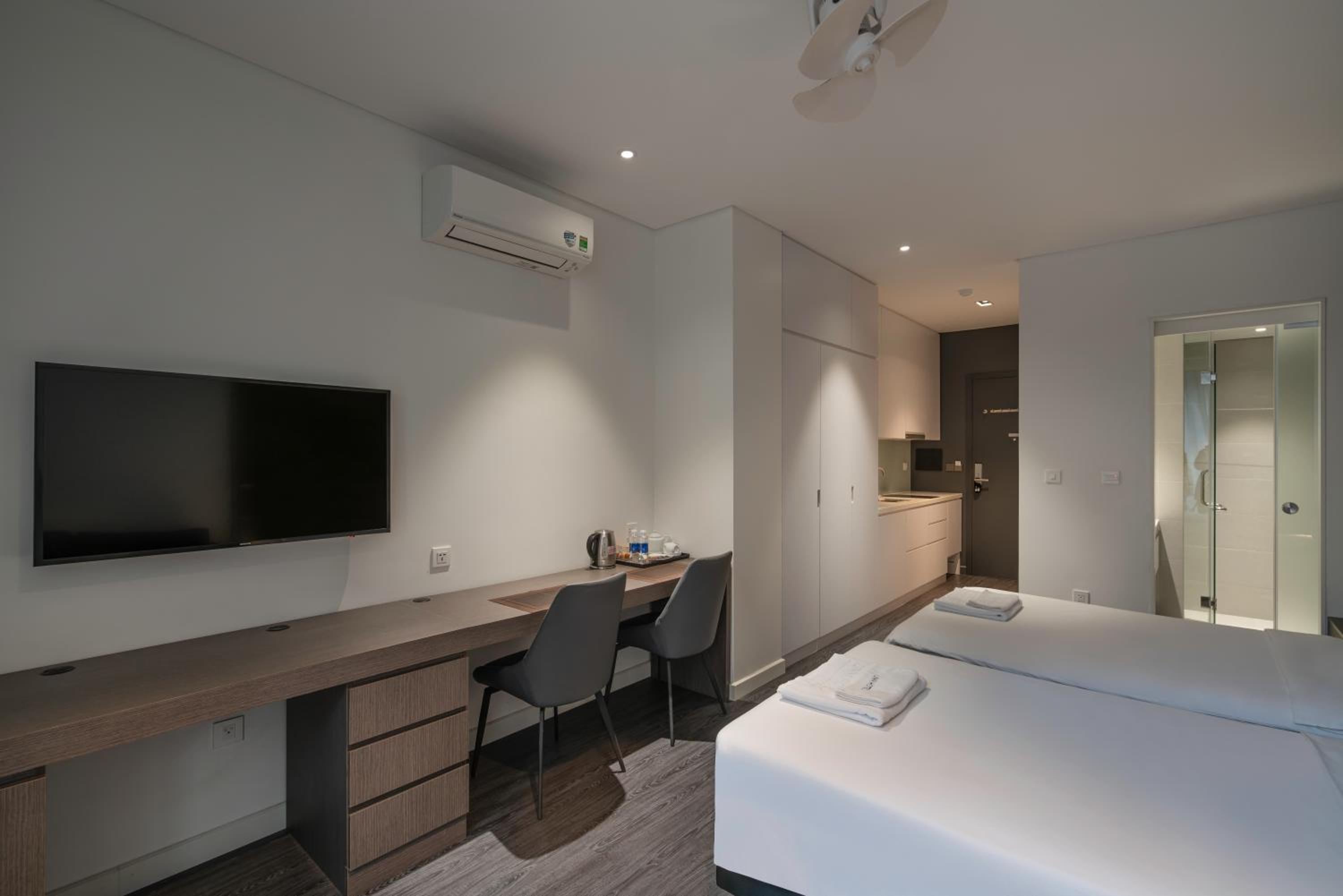 Suite - Photo 2