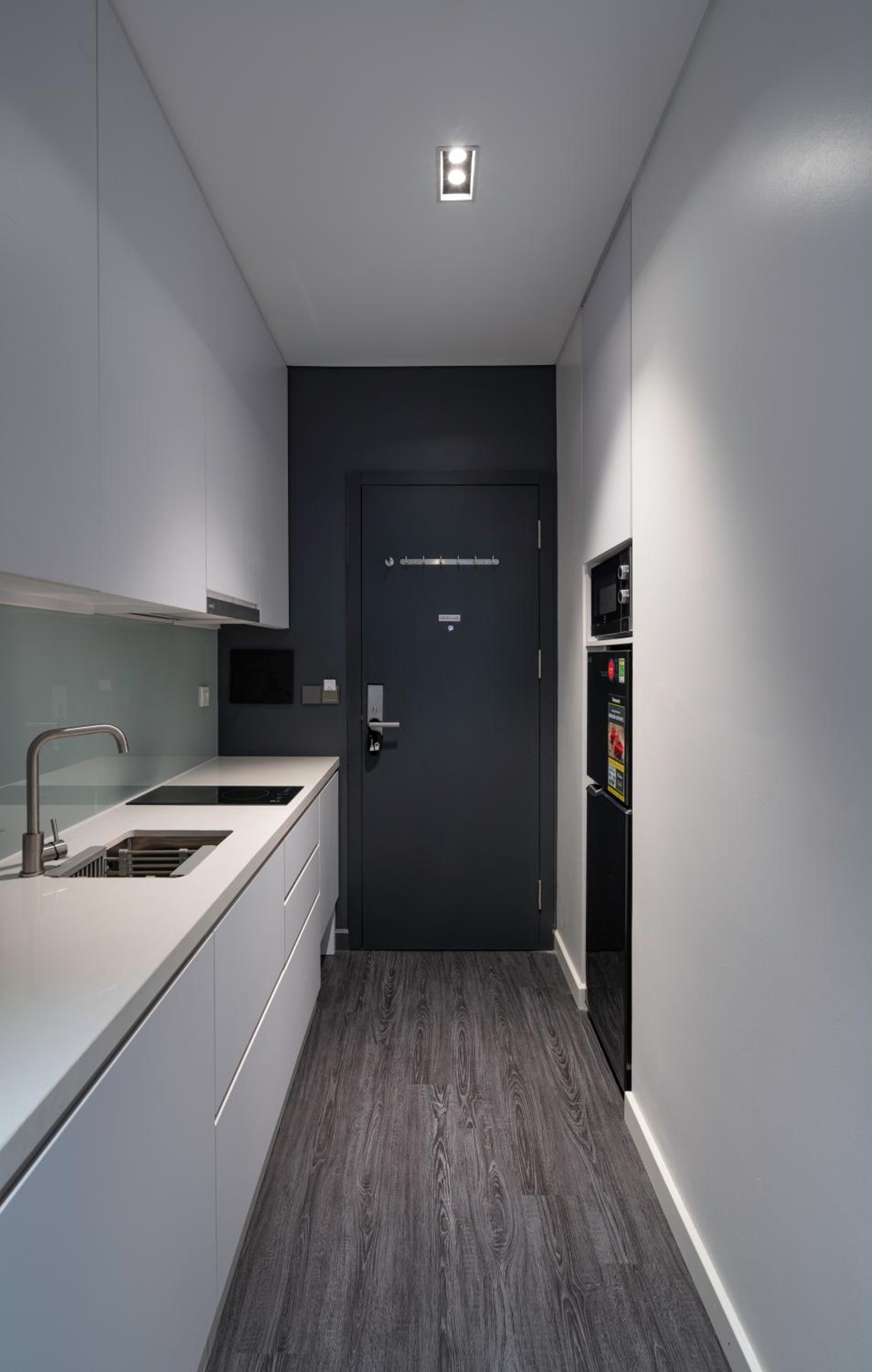 Suite - Photo 3