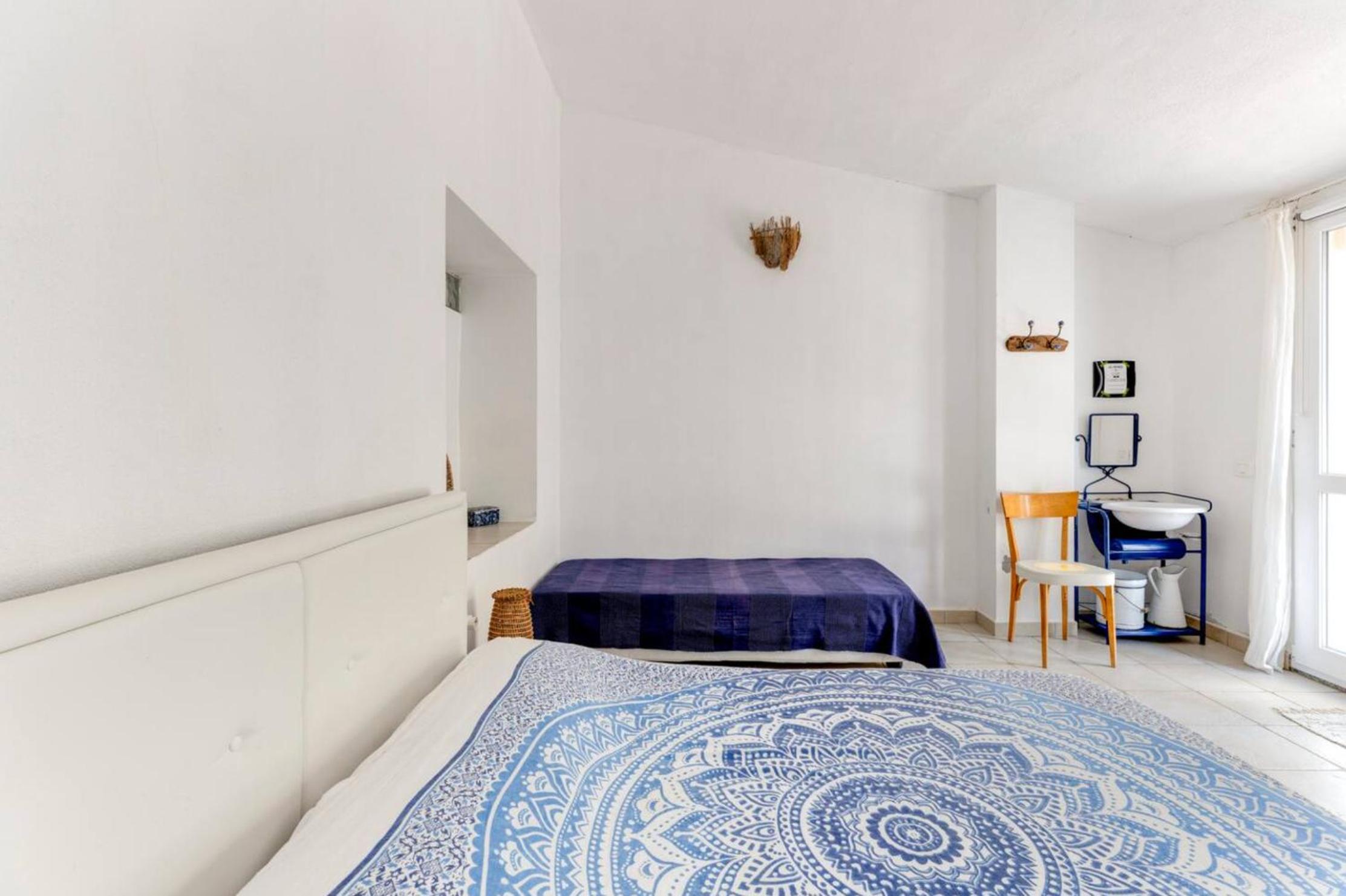 Deluxe Double Room with Extra Bed photo 3