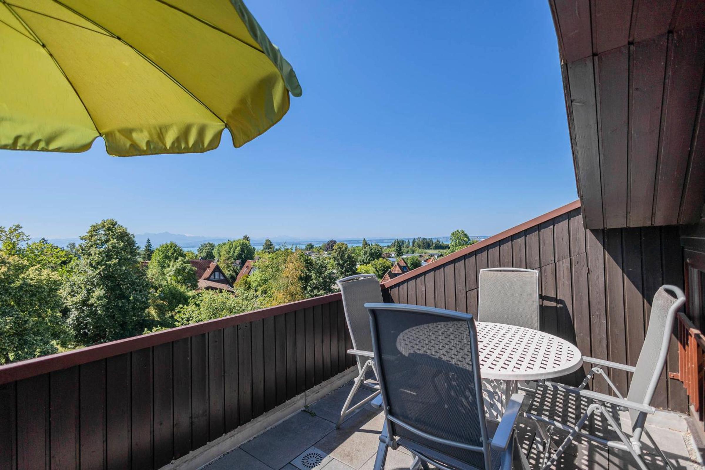 Apartment with Lake View photo 3