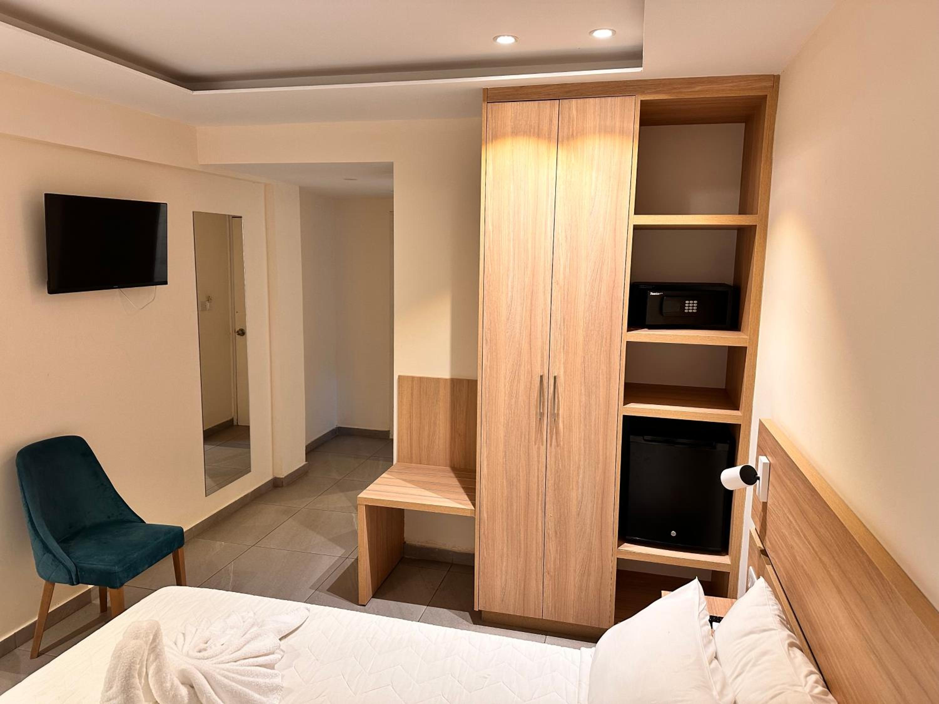 Deluxe Double or Twin Room photo 3