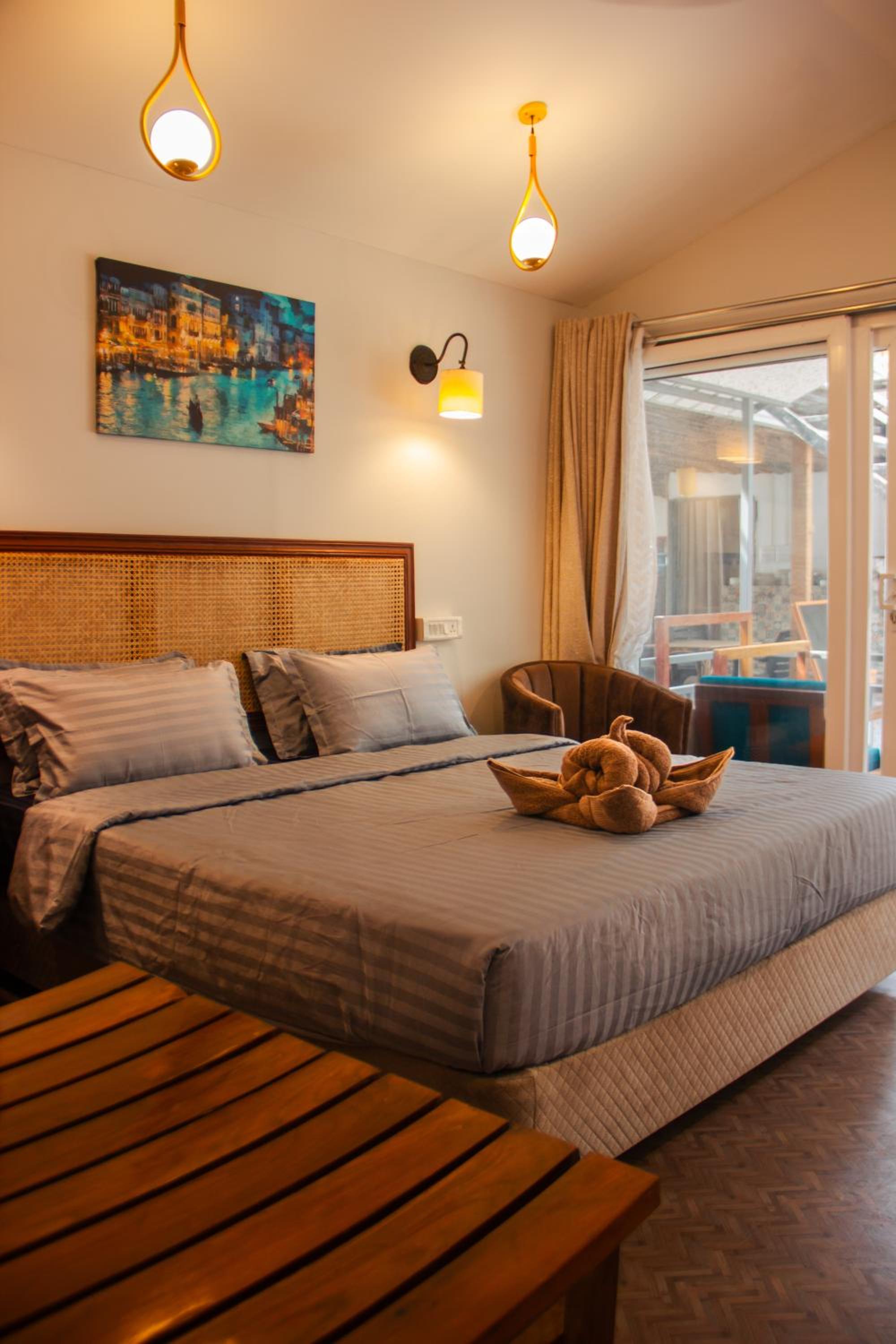Deluxe Double Room with Side Sea View