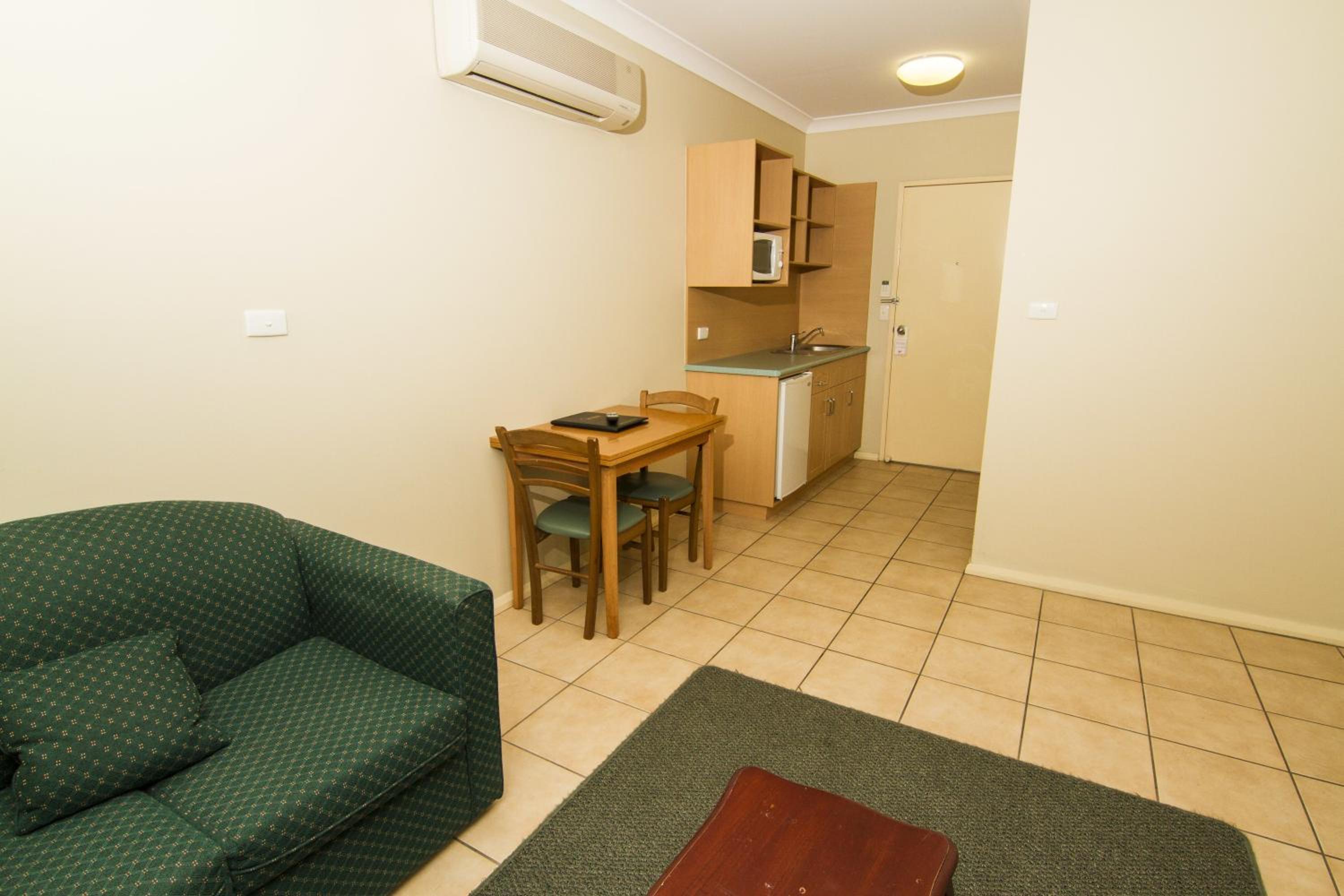 Deluxe Suite with Spa Bath photo 3