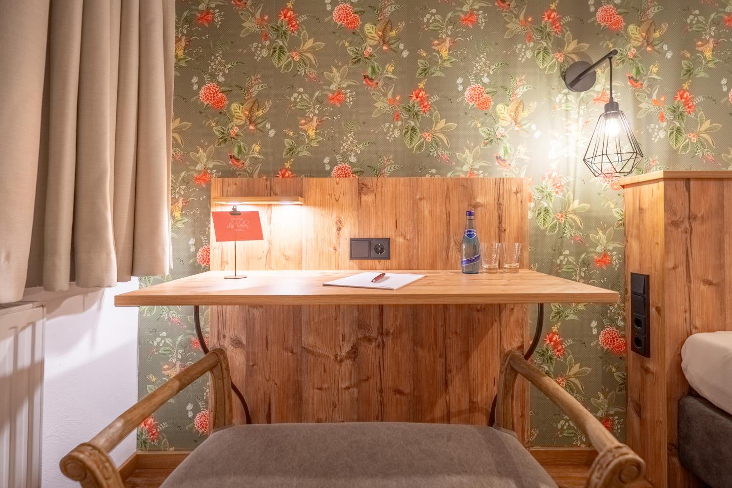 Romantic Double Room with Balcony - Photo 9
