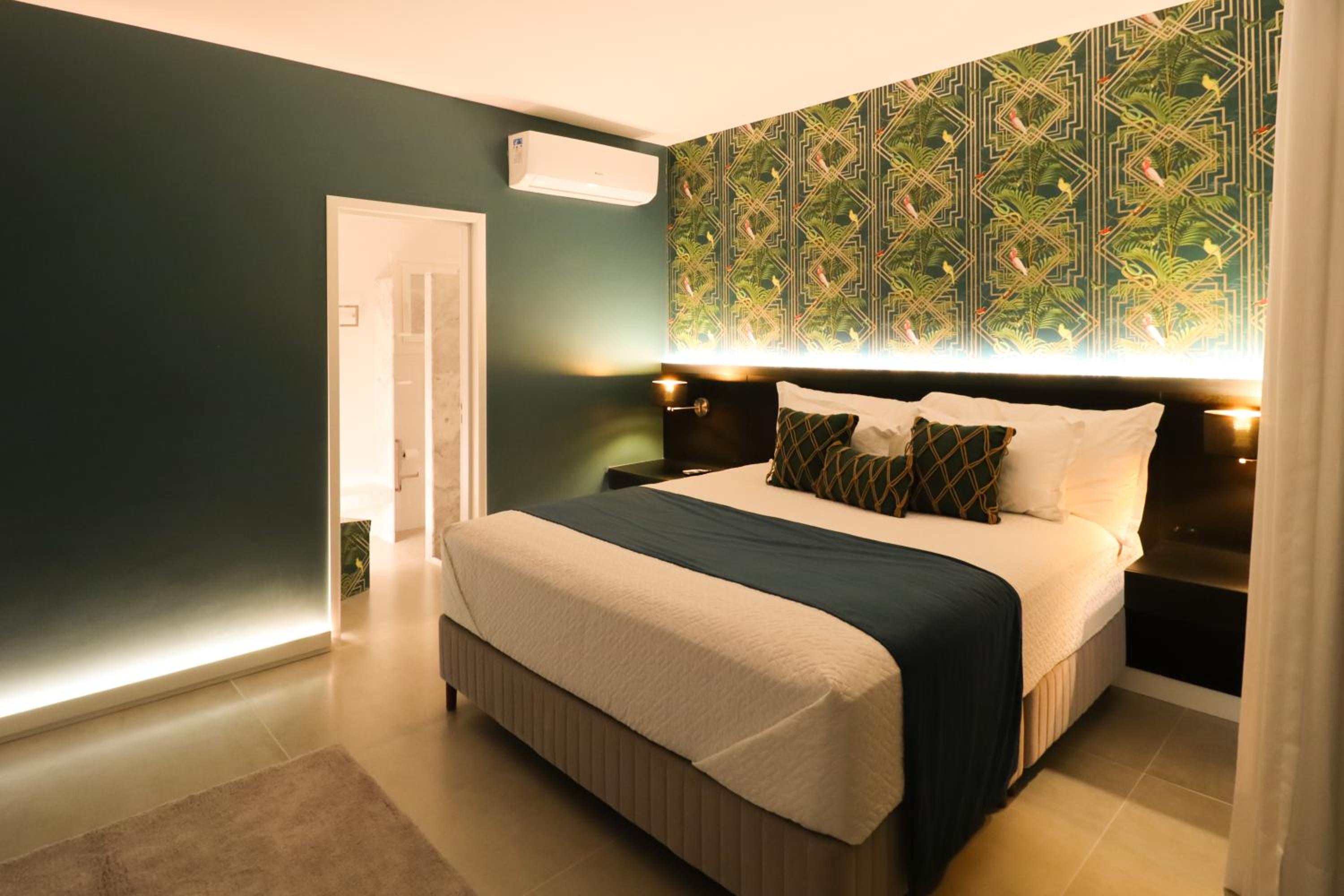 Suite with Lake View