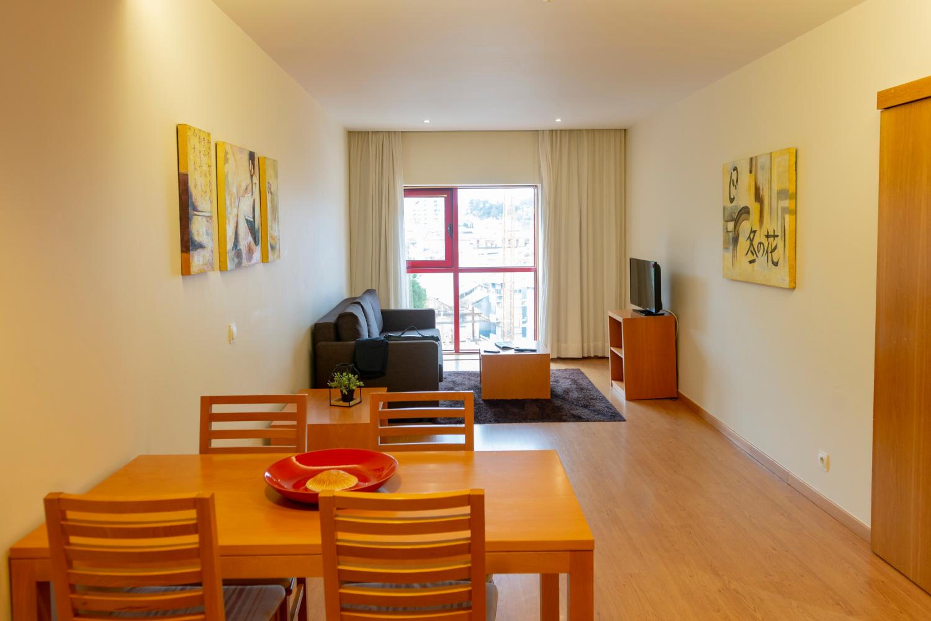 One-Bedroom Apartment - Photo 7