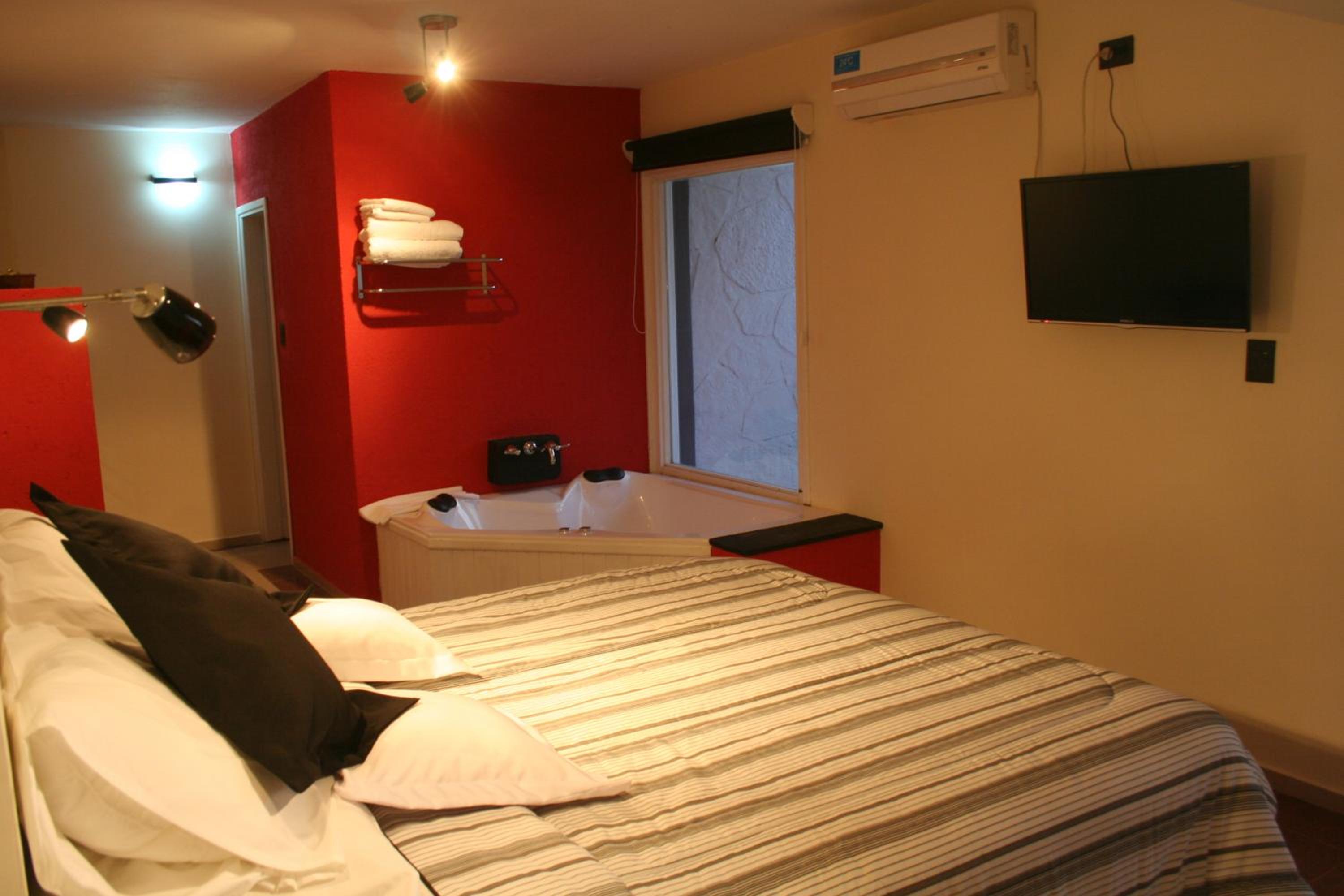 Queen Room with Spa Bath photo 3