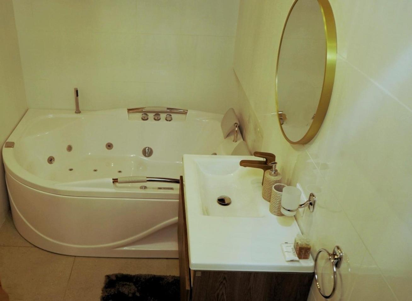 Double Room with Spa Bath photo 2