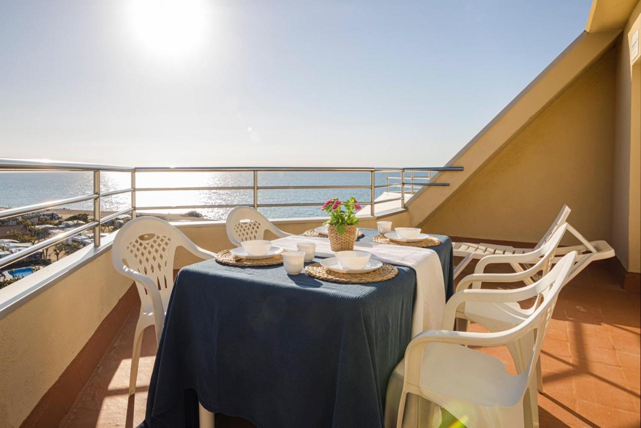 One-Bedroom Penthouse Apartment with Sea View photo 3