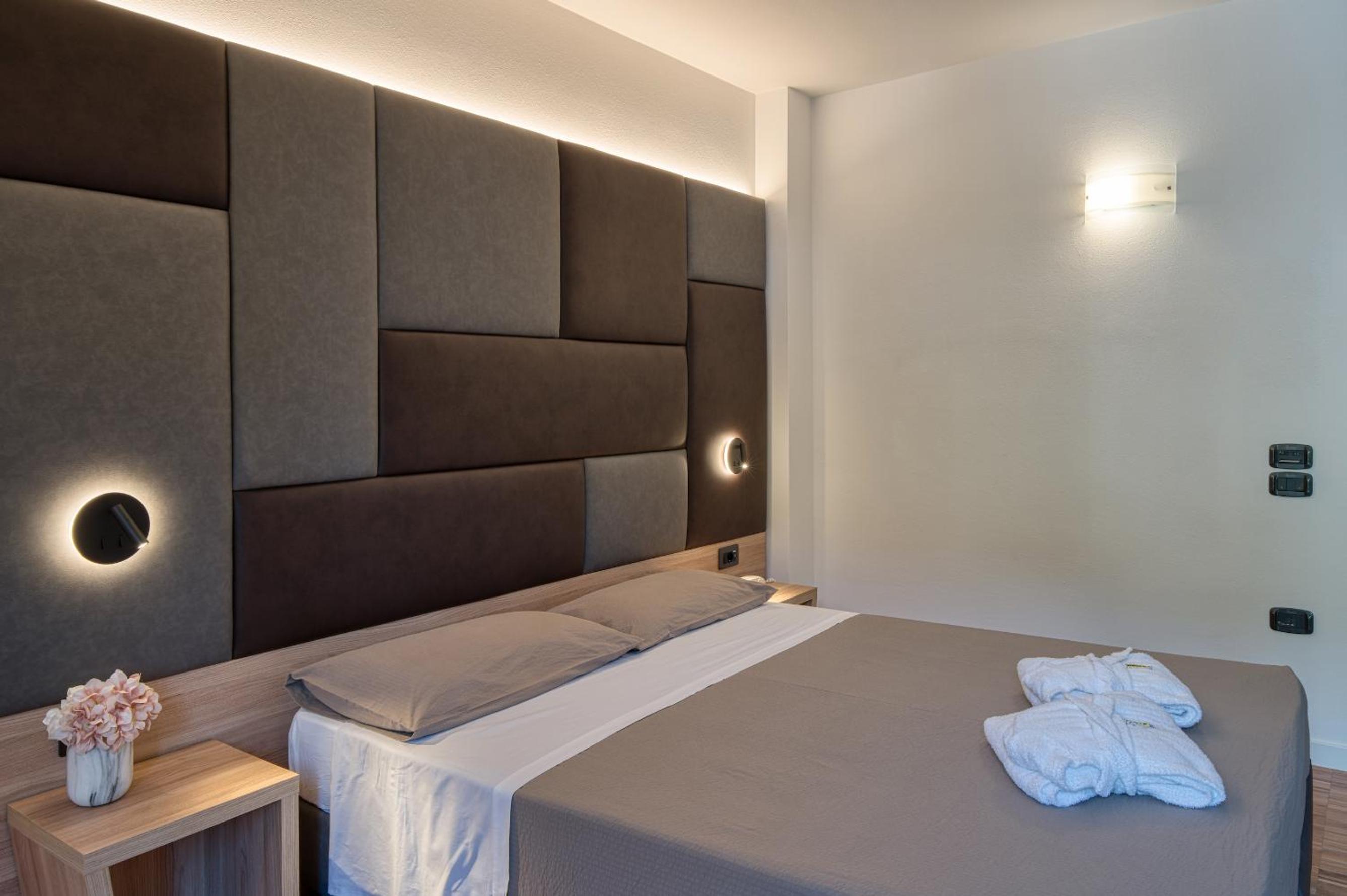 Double Room - Photo 10