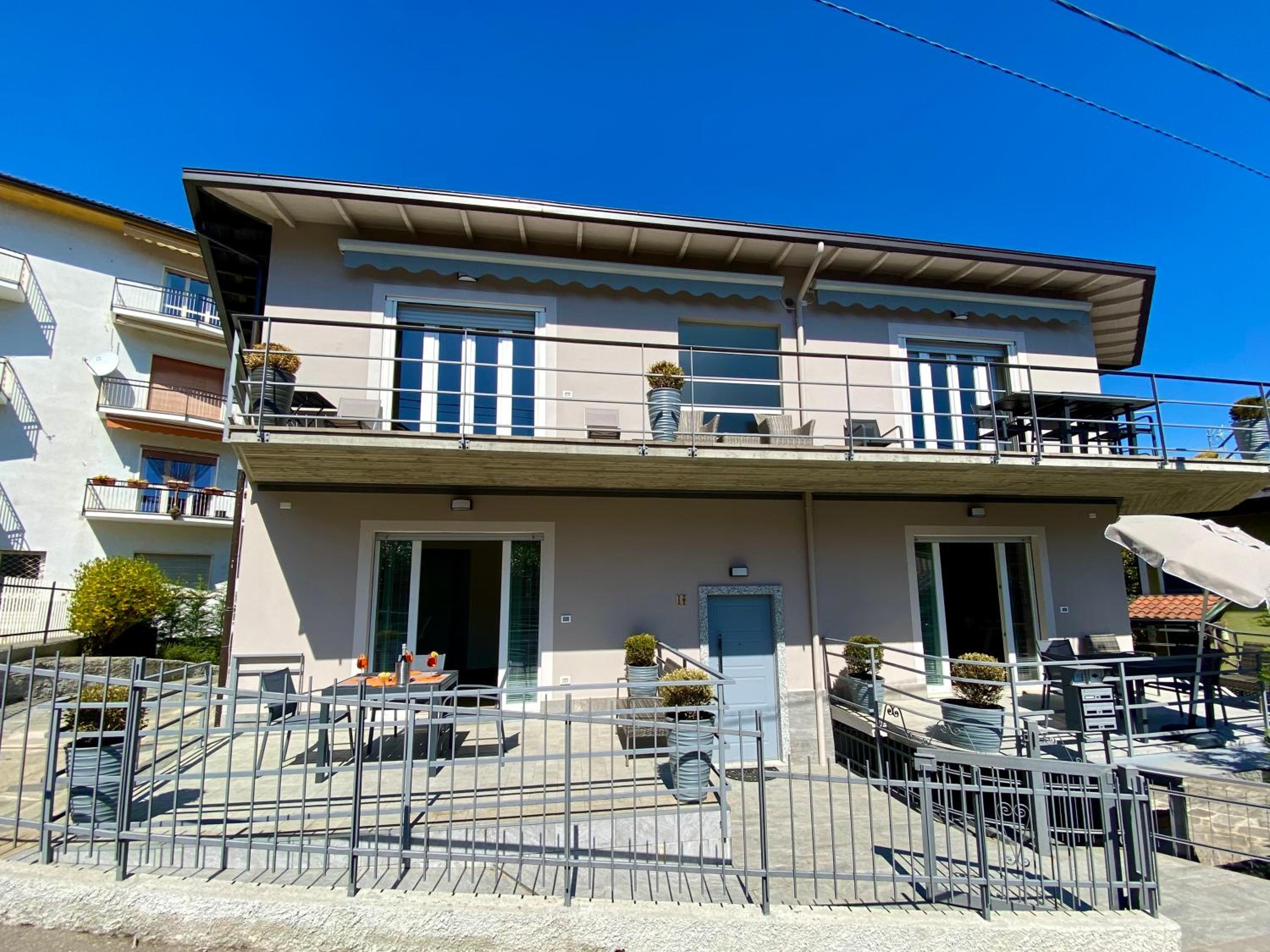 Apartment with Balcony photo 2