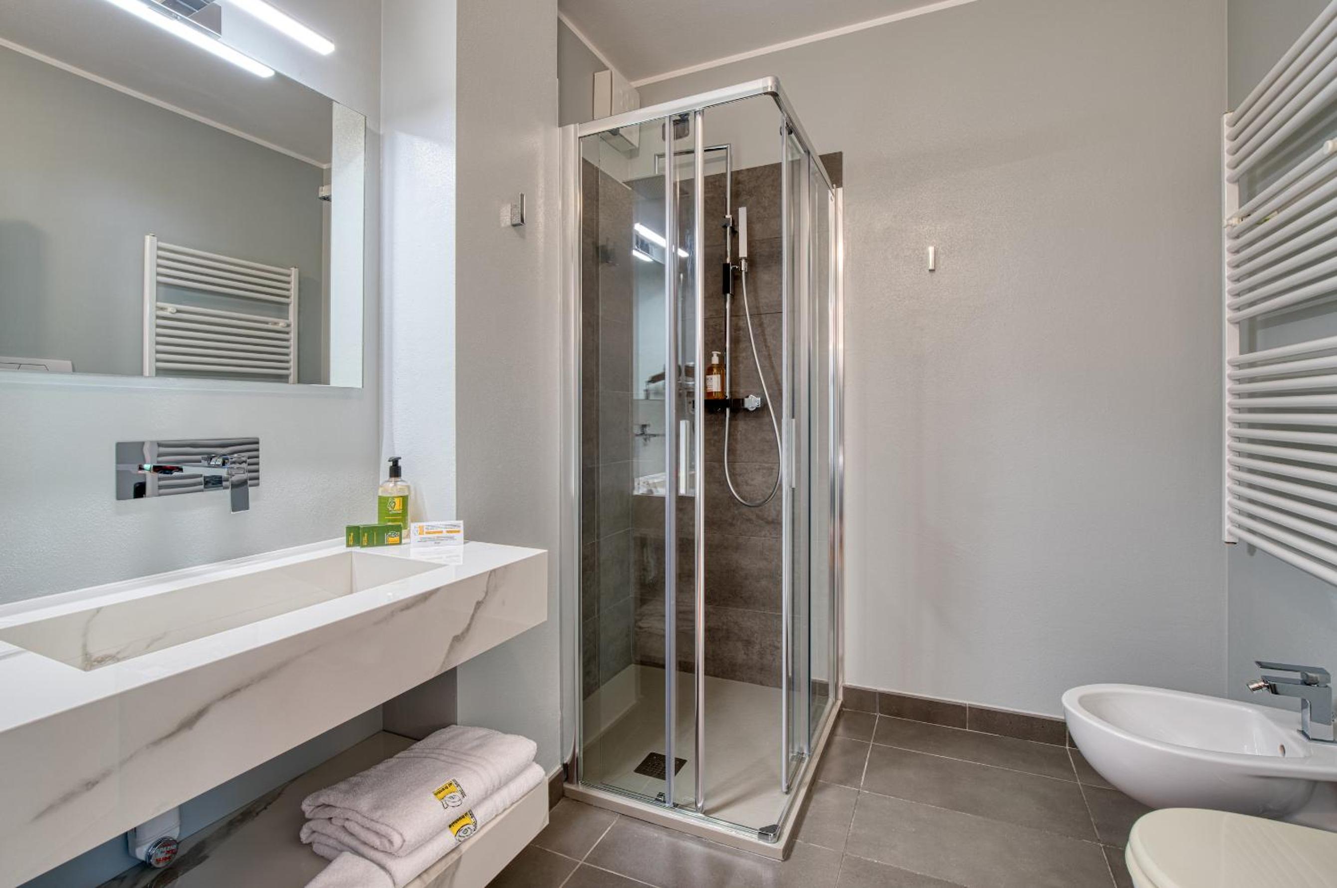 Double Room - Photo 7