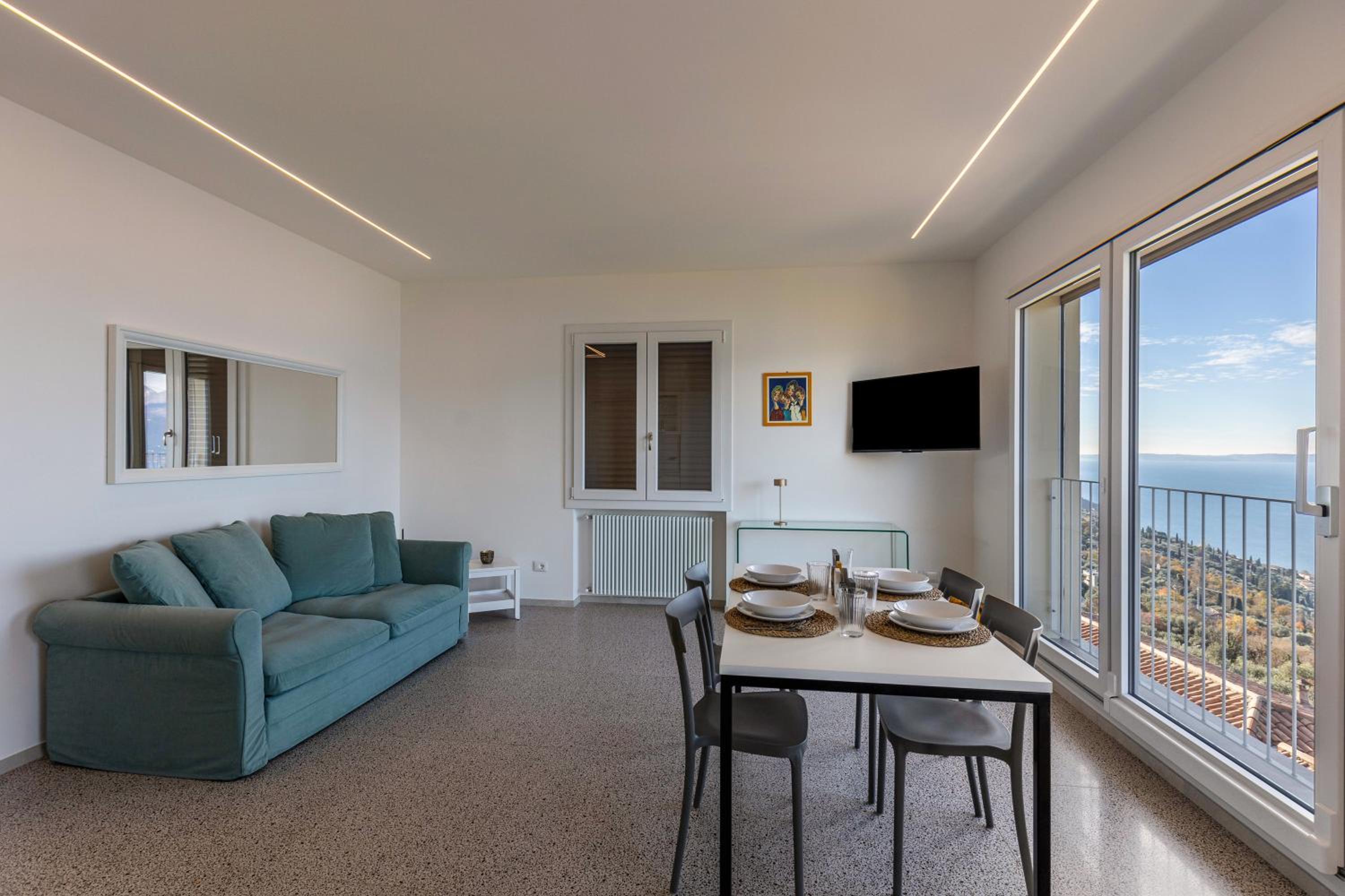 Two-Bedroom Deluxe Apartment with Garden View