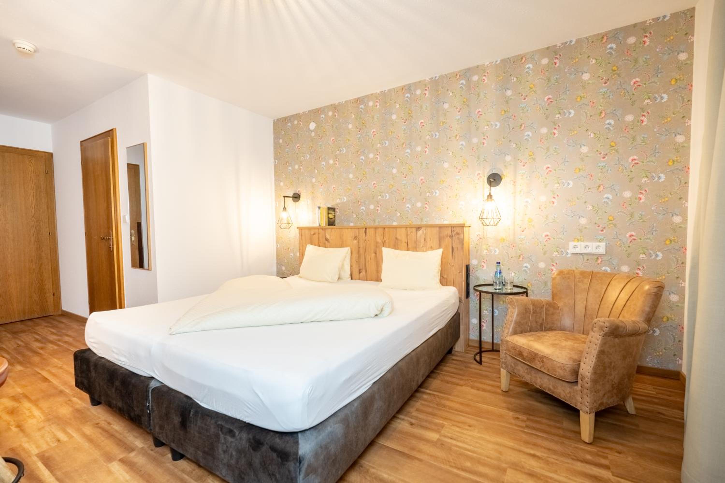 Double Room - Photo 18
