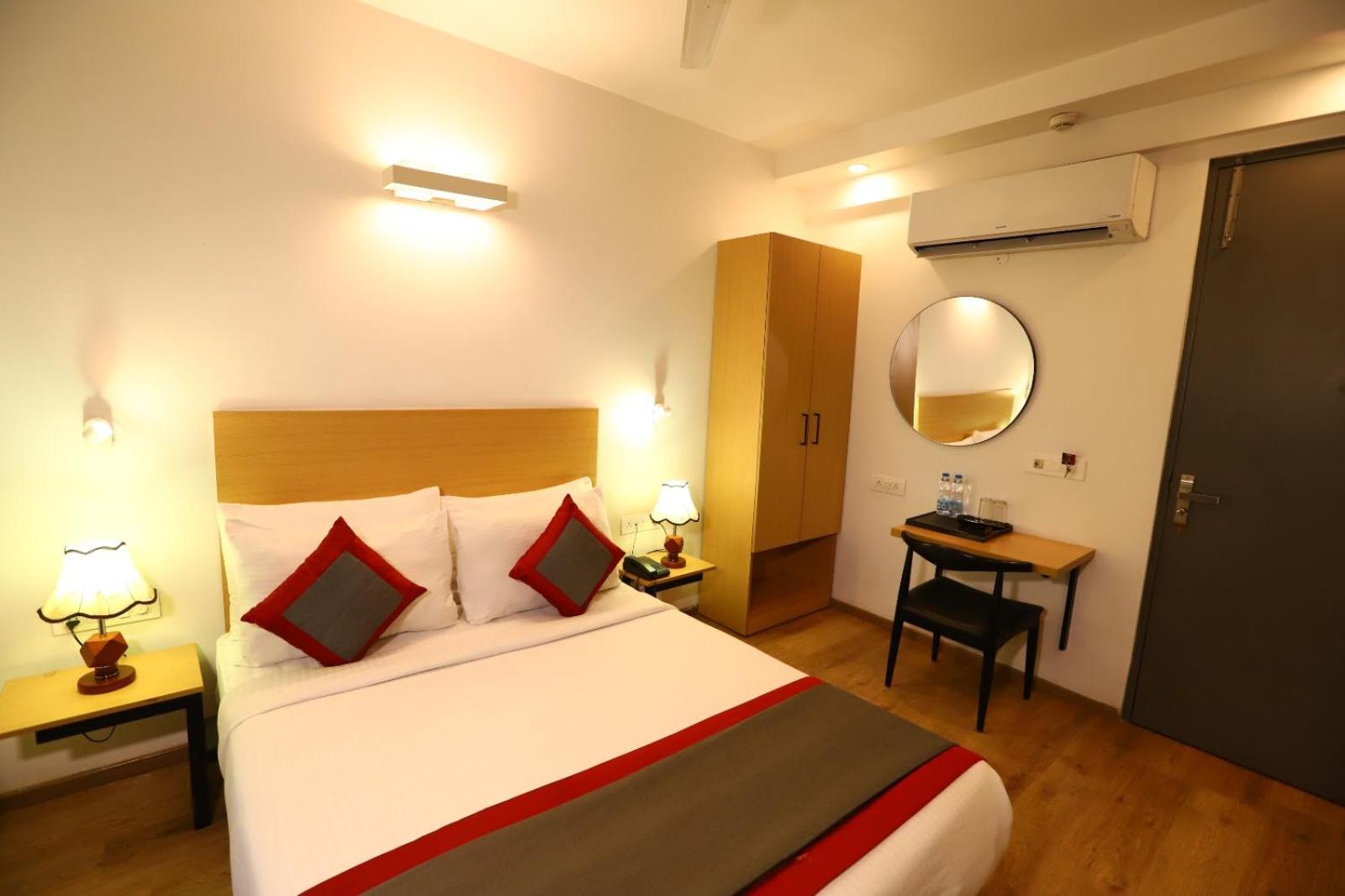 Deluxe Room (2 Adults + 1 Child) - Photo 2