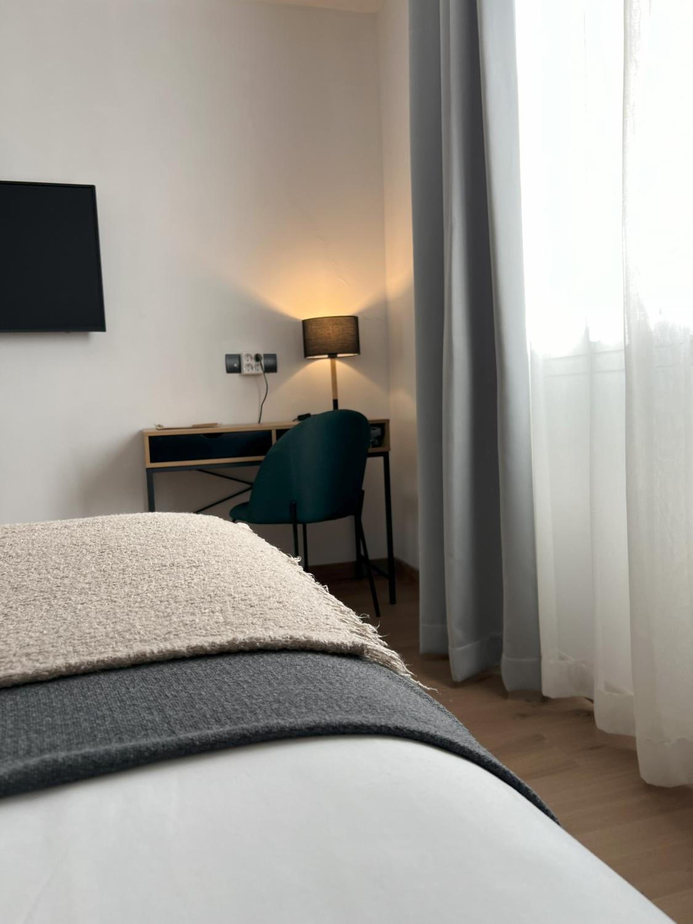 Deluxe Double or Twin Room - Photo 5
