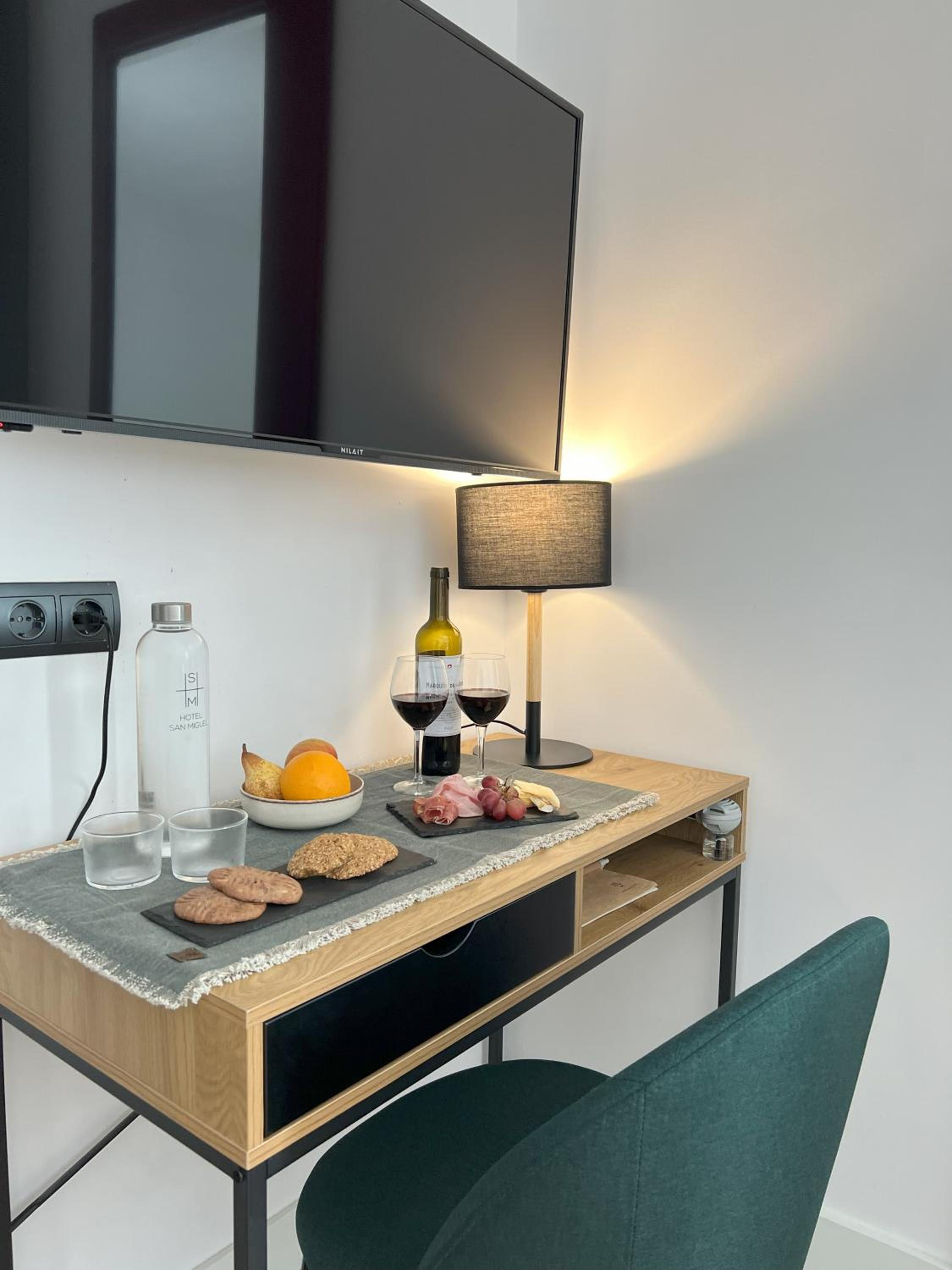 Deluxe Double or Twin Room - Photo 6