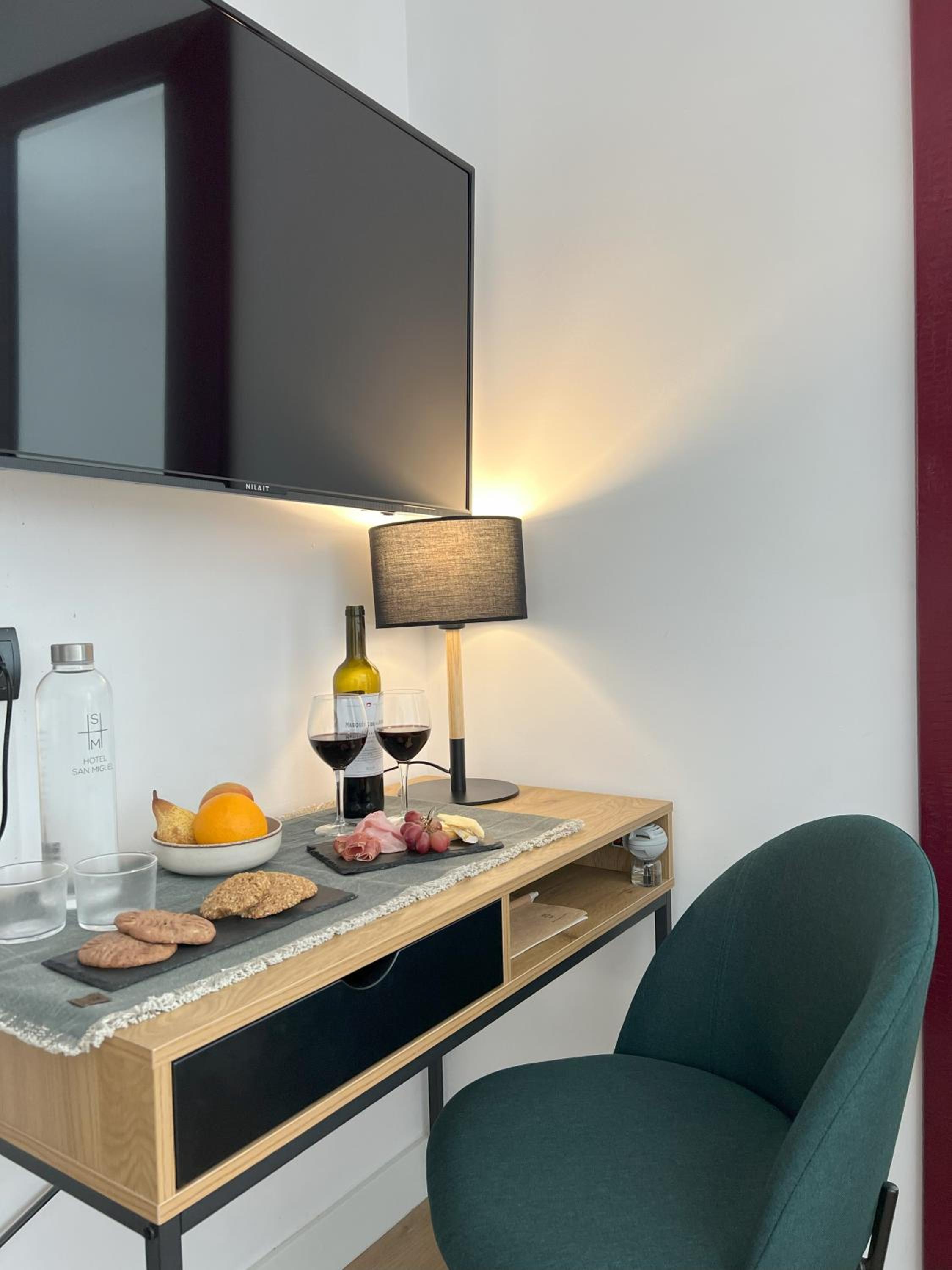 Deluxe Double or Twin Room - Photo 8