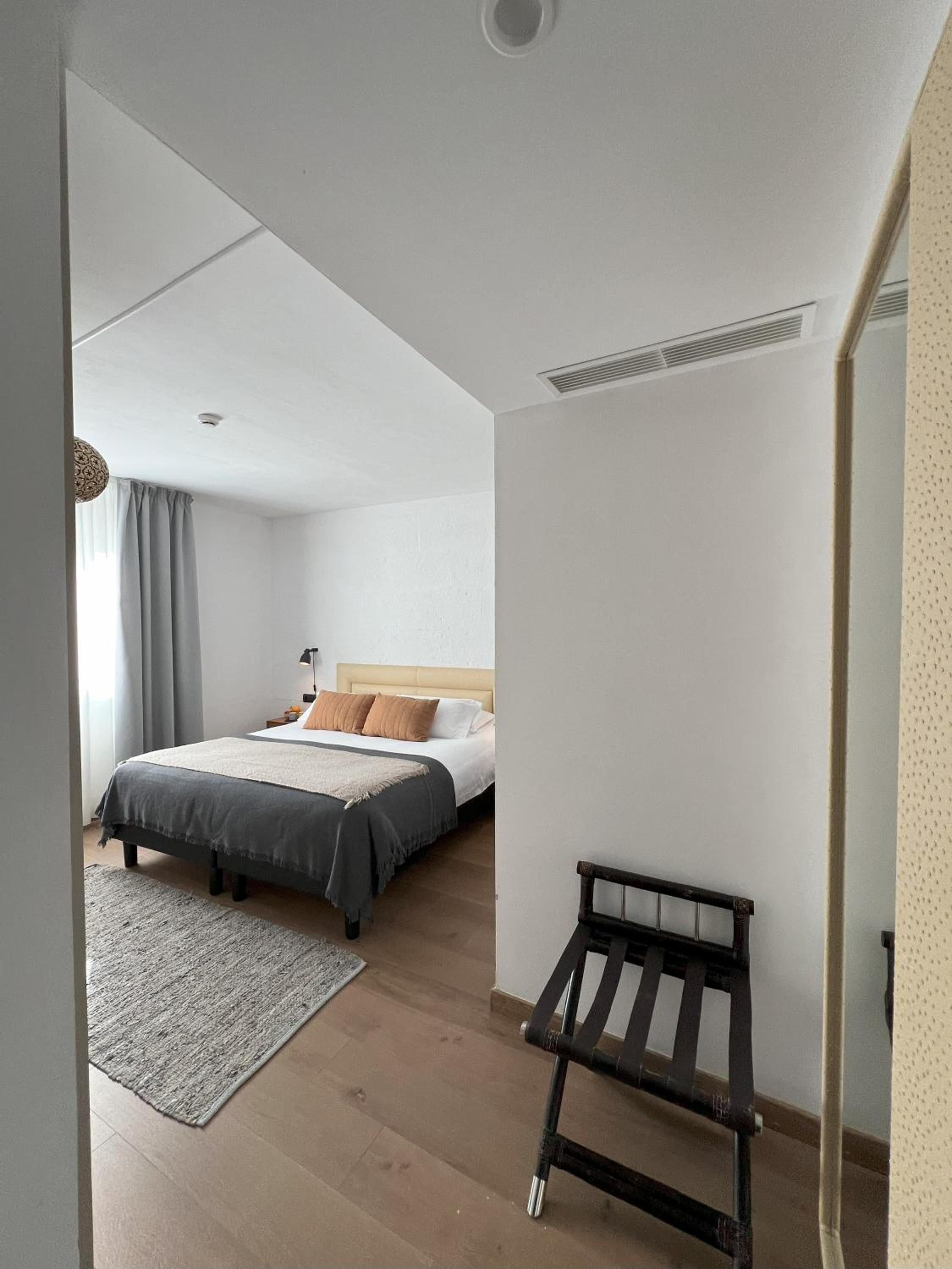 Deluxe Double or Twin Room - Photo 12