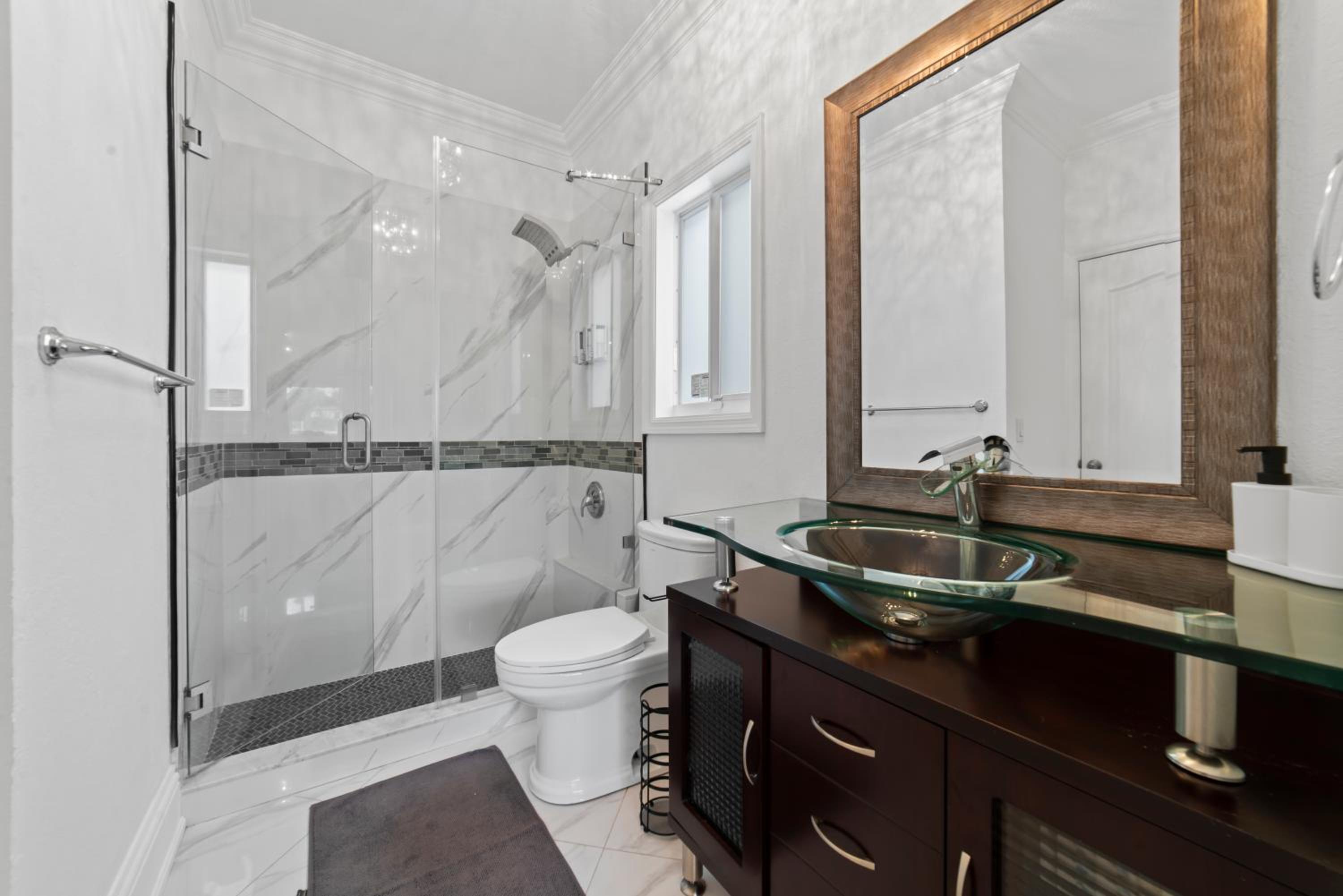 Four-Bedroom House photo 3