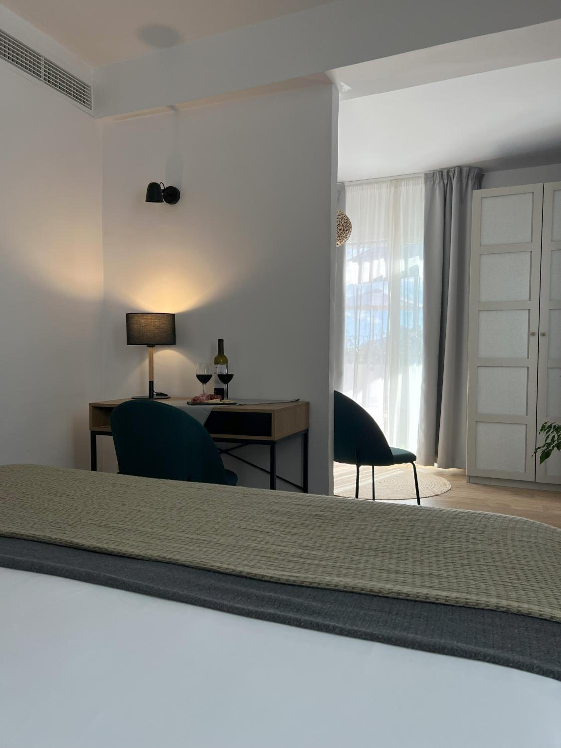 Suite - Photo 20