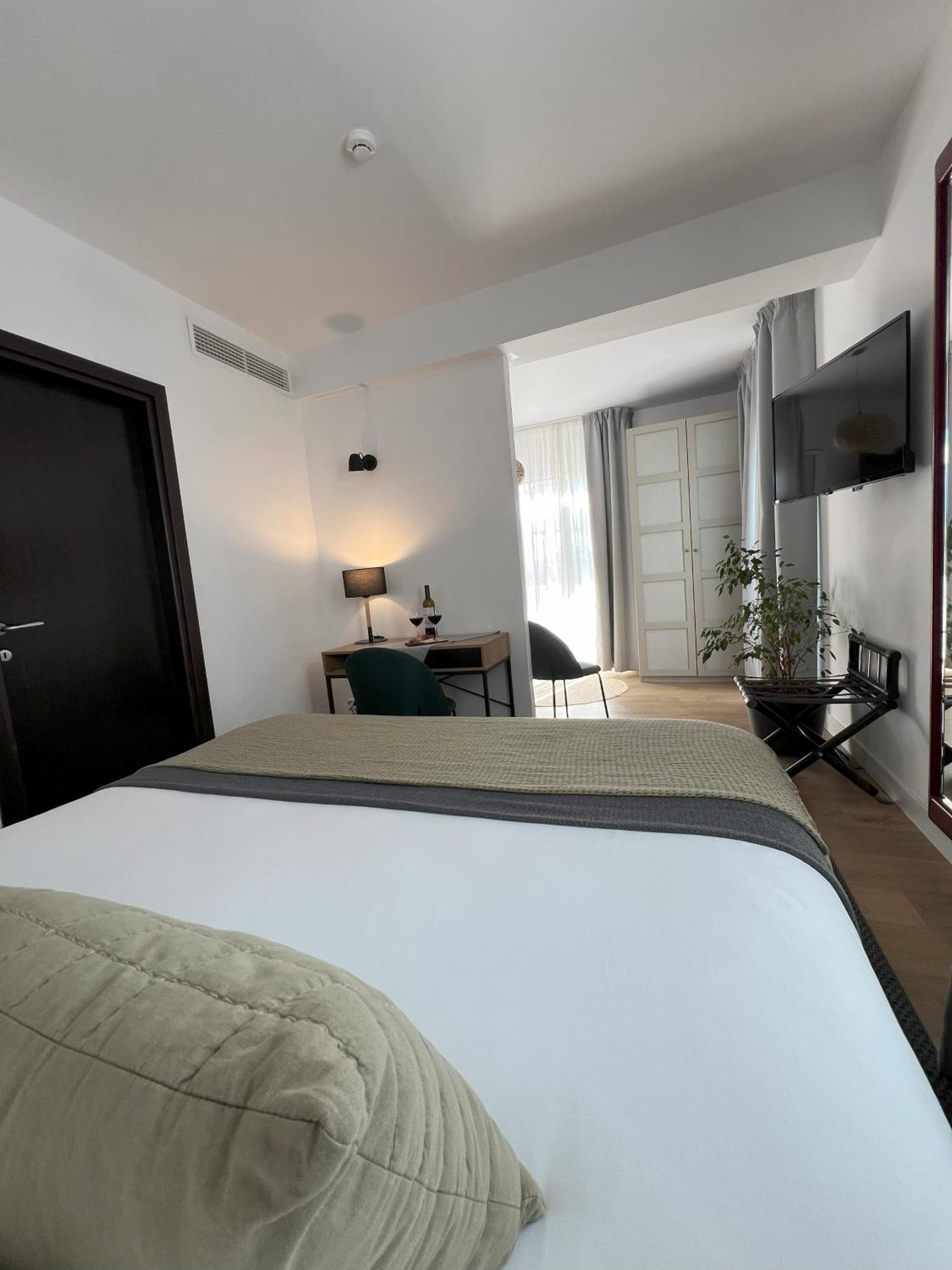 Suite - Photo 4