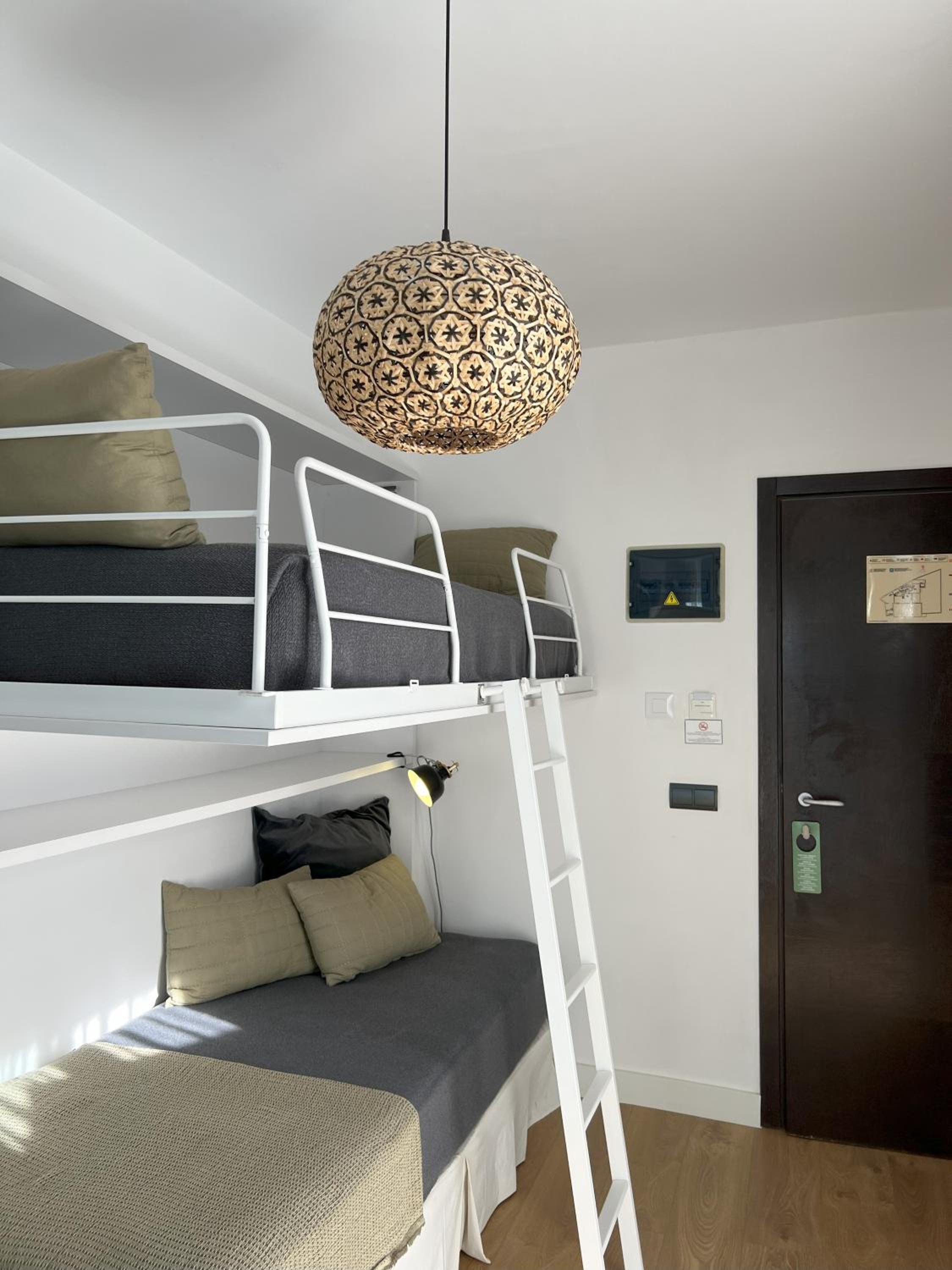 Suite - Photo 25